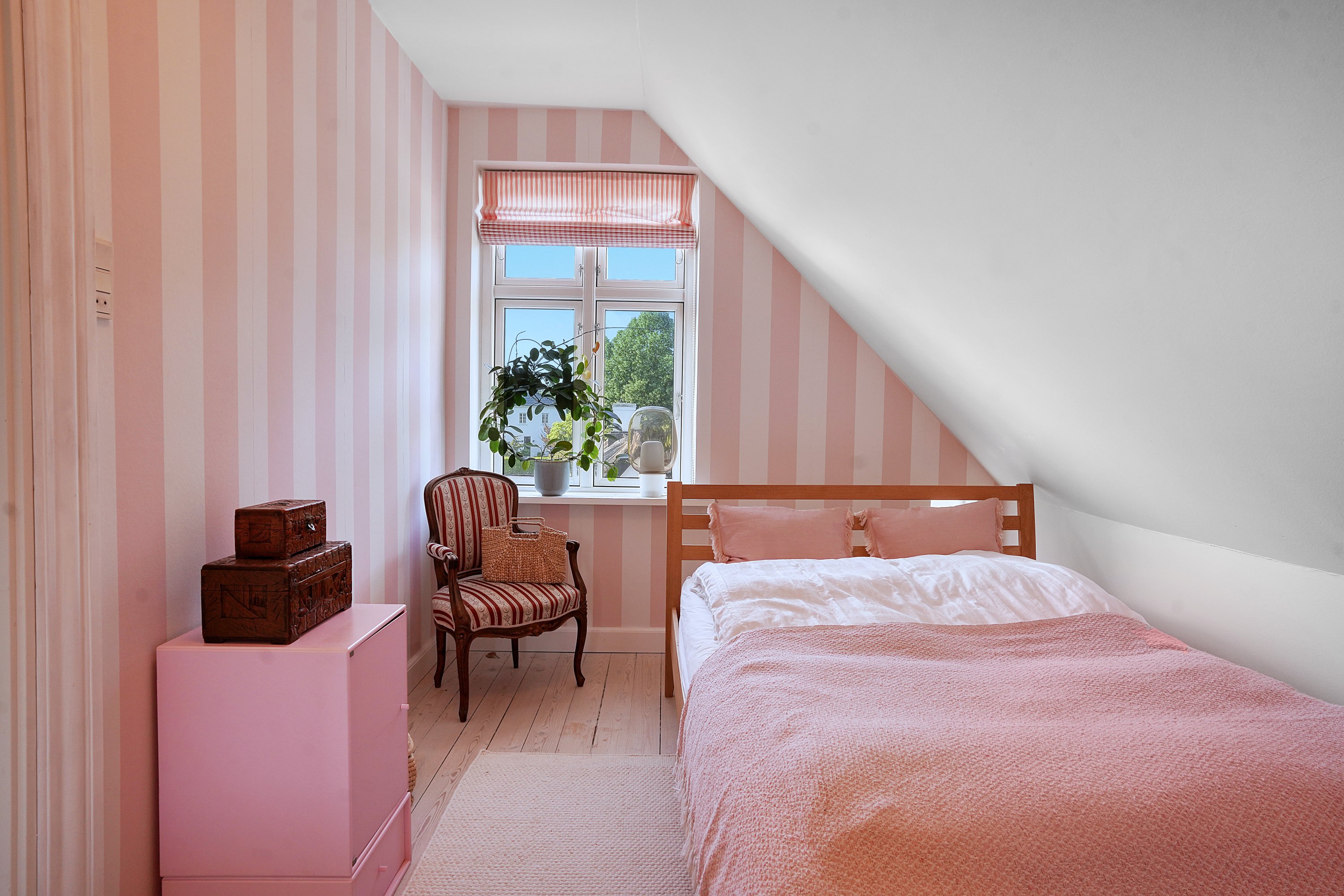 Fremhævet værelse billede i fuldskærmstilstand. Billede af Stationsvej 22, 3480 Fredensborg