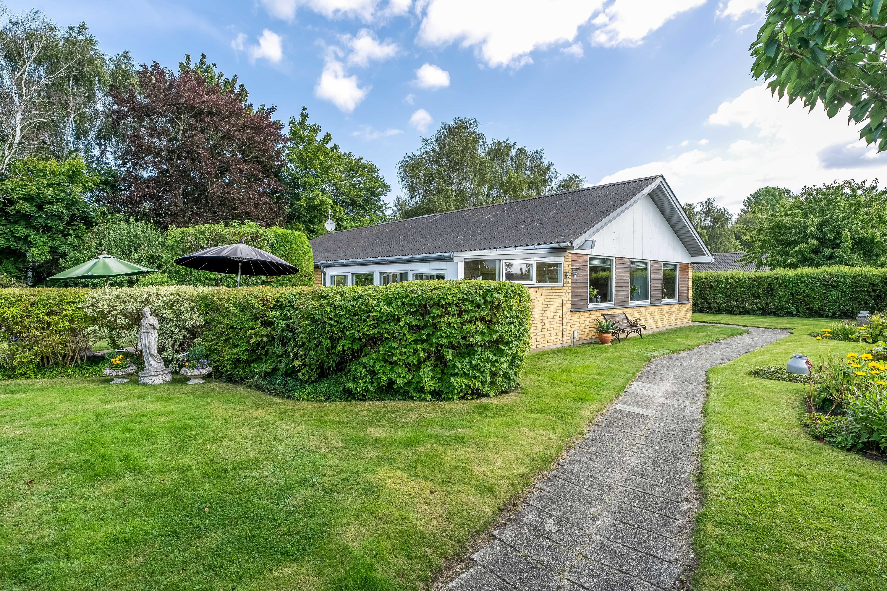 Fremhævet facade billede i fuldskærmstilstand. Billede af Travegårdsvej 14, Meløse, 3320 Skævinge