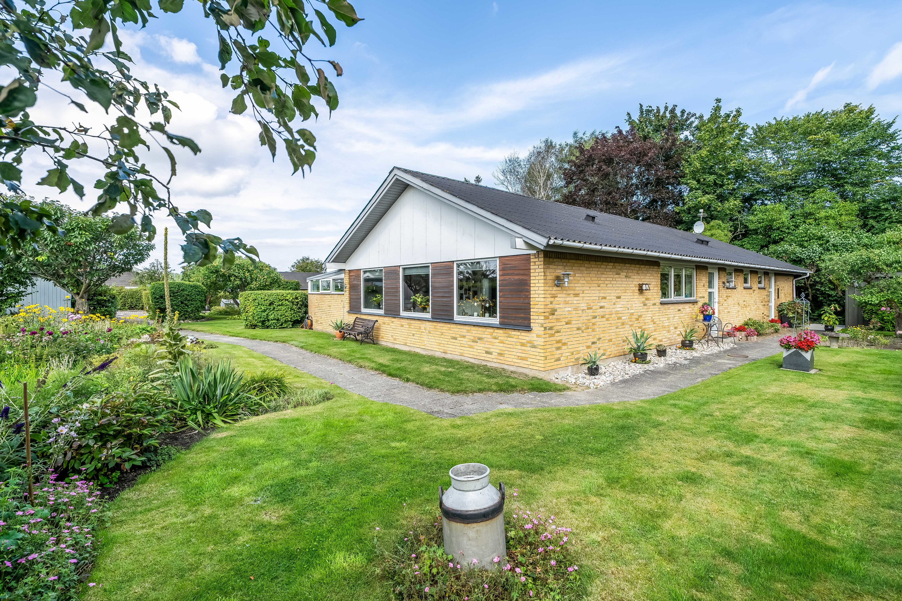 Fremhævet facade billede i fuldskærmstilstand. Billede af Travegårdsvej 14, Meløse, 3320 Skævinge