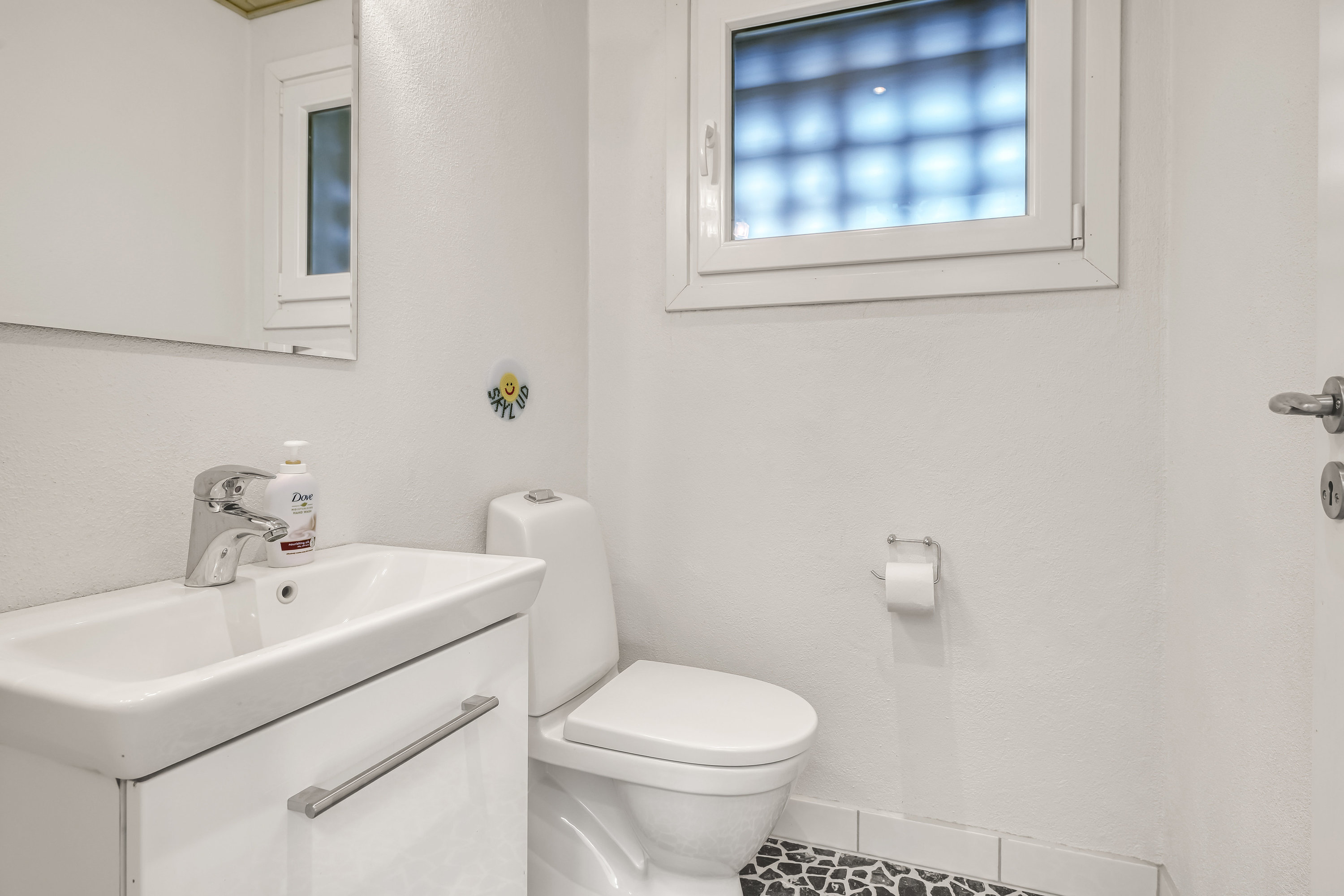 Fremhævet toilet billede i fuldskærmstilstand. Billede af Sprogøvej 81, 6710 Esbjerg V