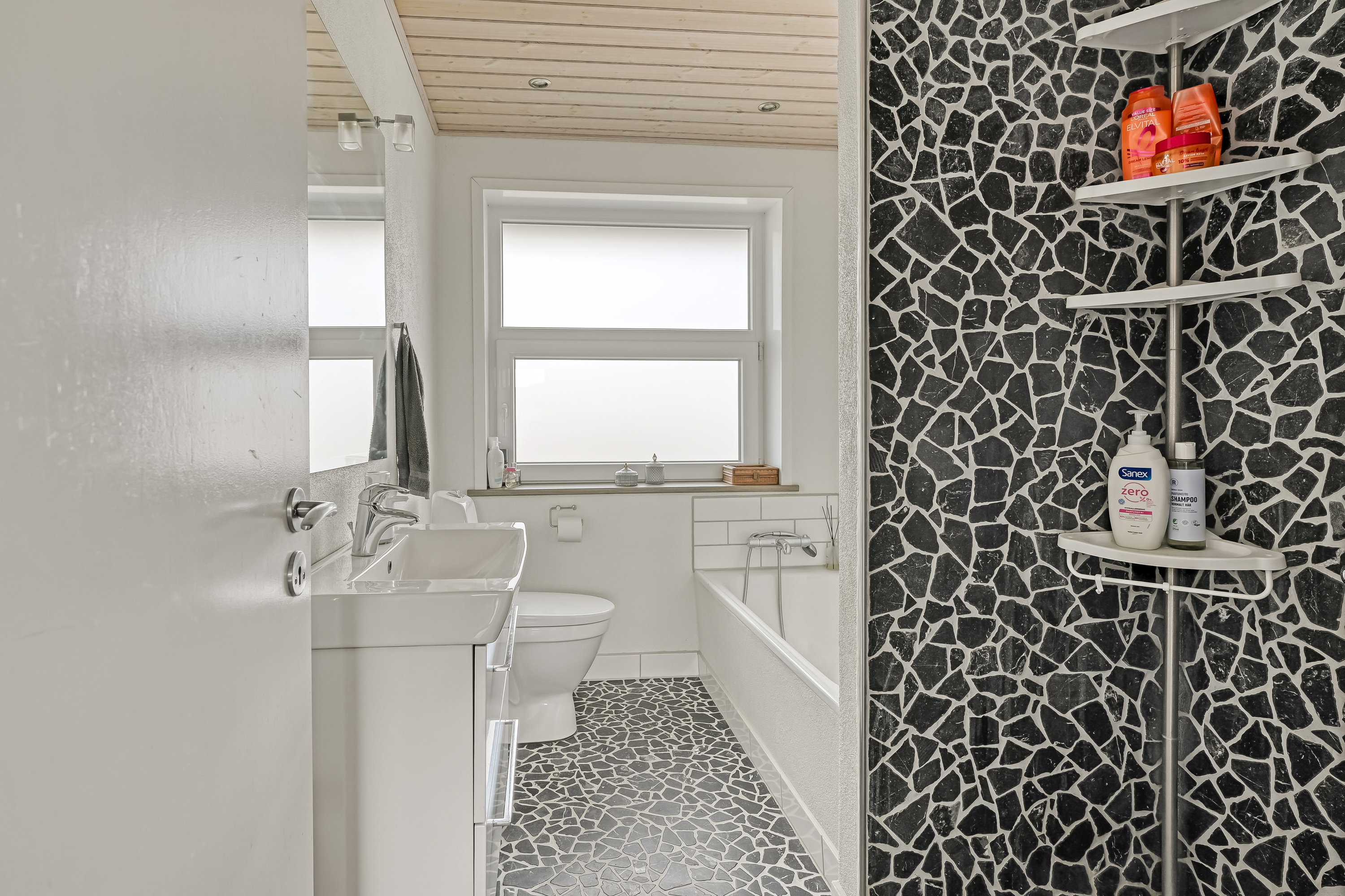 Fremhævet badeværelse billede i fuldskærmstilstand. Billede af Sprogøvej 81, 6710 Esbjerg V