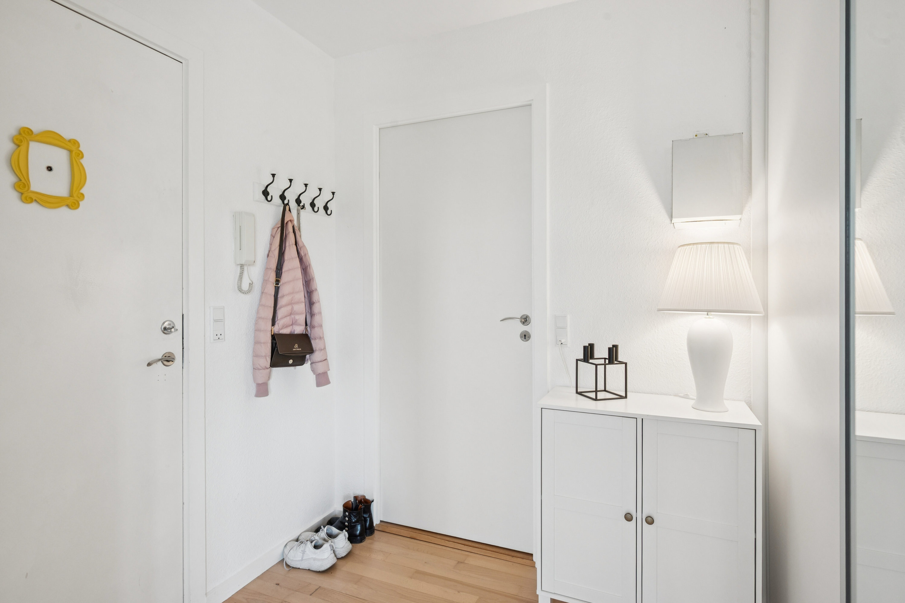 Fremhævet entré billede i fuldskærmstilstand. Billede af Bolystvej 1B, 1. tv., 2650 Hvidovre