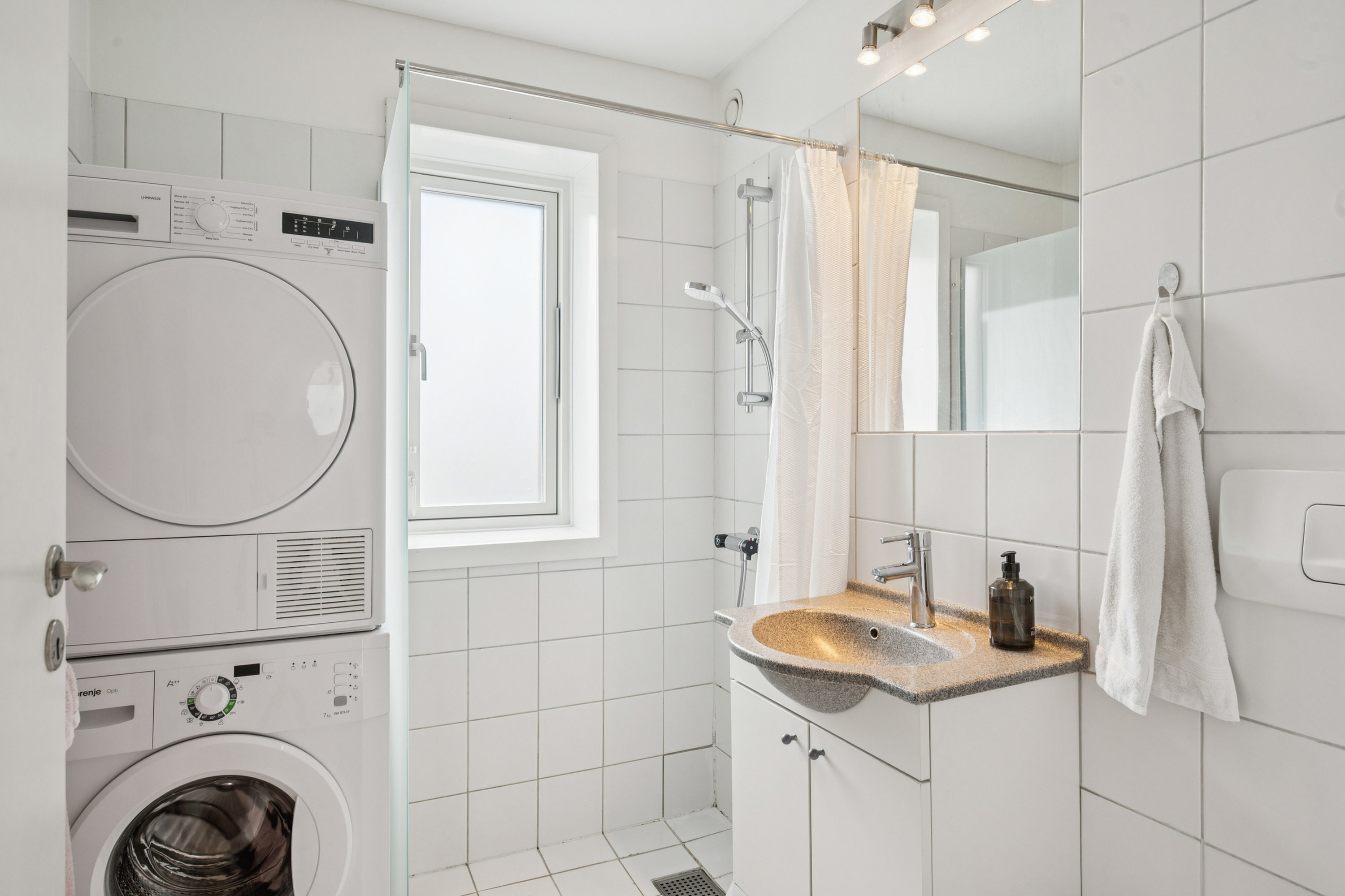 Fremhævet badeværelse billede i fuldskærmstilstand. Billede af Bolystvej 1B, 1. tv., 2650 Hvidovre