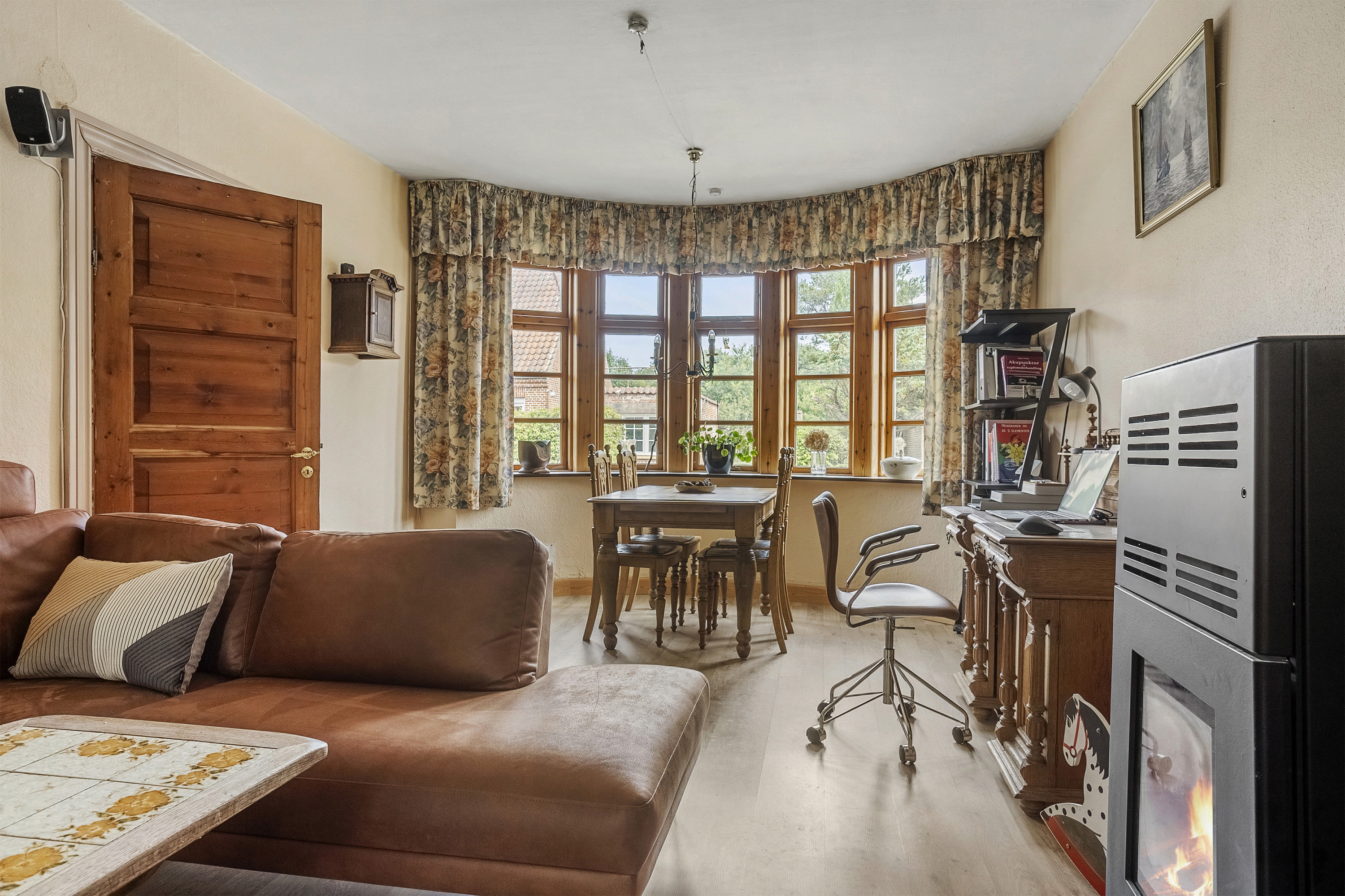 Fremhævet stue billede i fuldskærmstilstand. Billede af Hovborgvej 37, Lindknud, 6650 Brørup