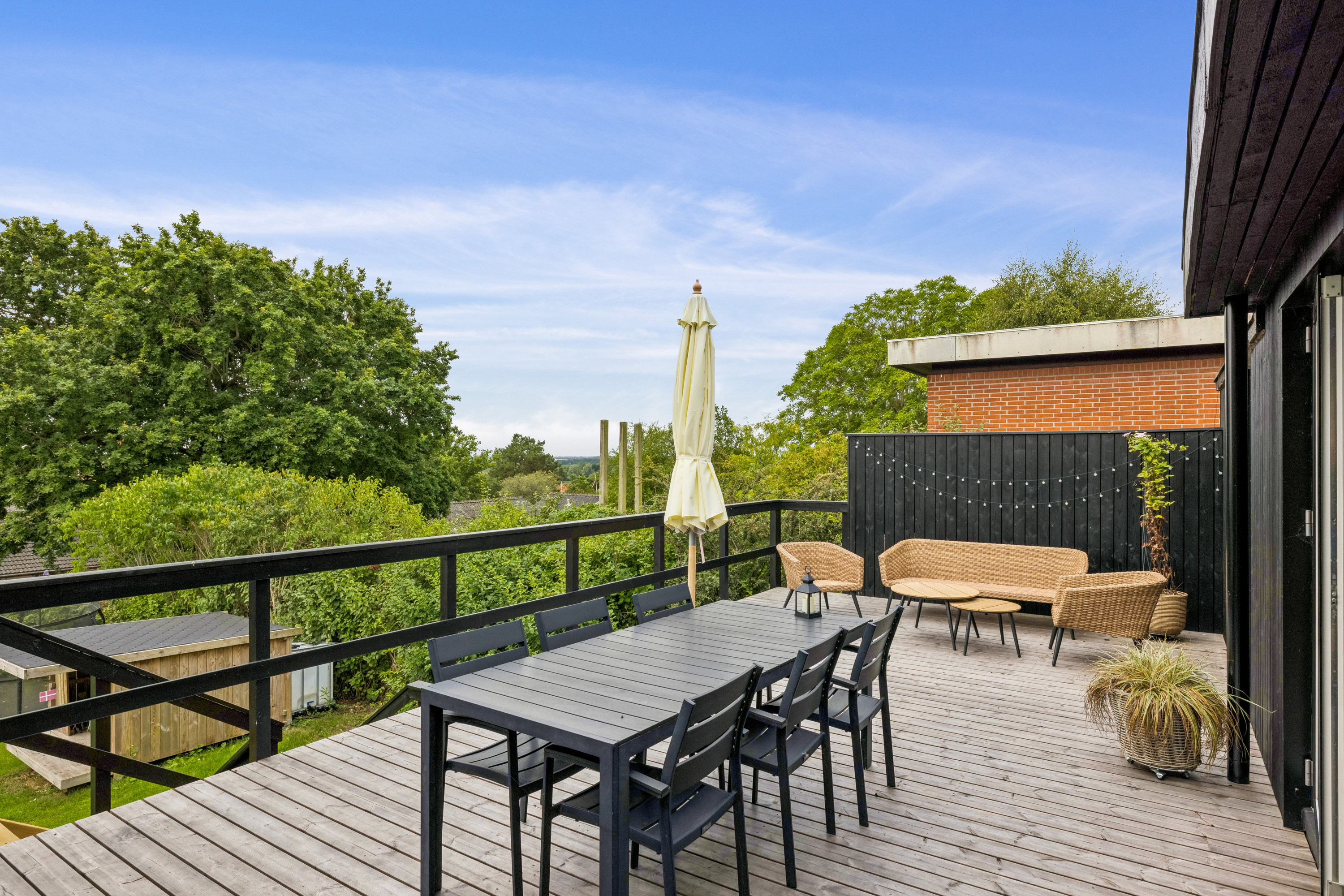 Fremhævet terrasse billede i fuldskærmstilstand. Billede af Tjørnebakken 3, 8500 Grenaa