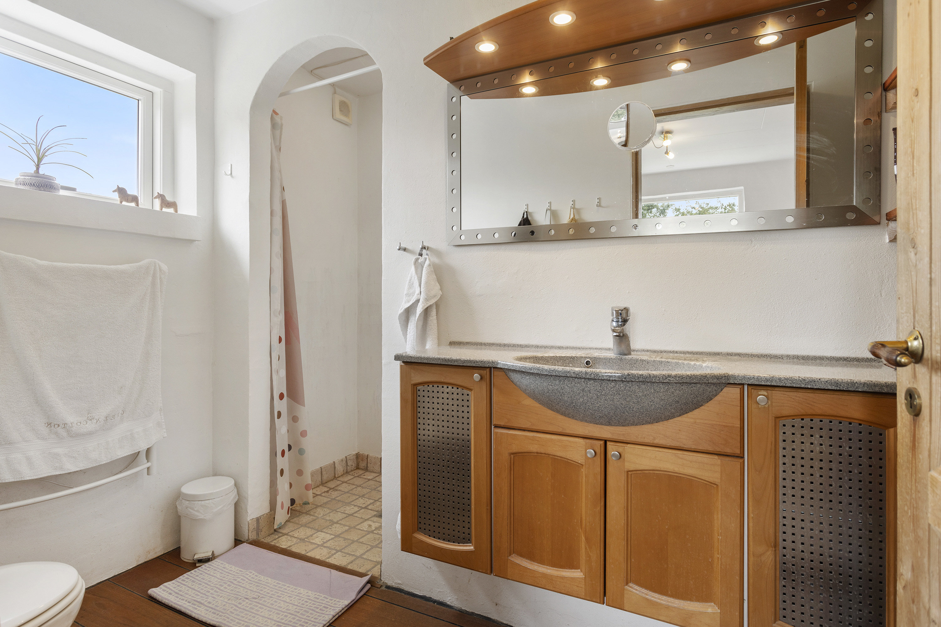 Fremhævet badeværelse billede i fuldskærmstilstand. Billede af Hjørringvej 229, Thorshøj, 9750 Østervrå