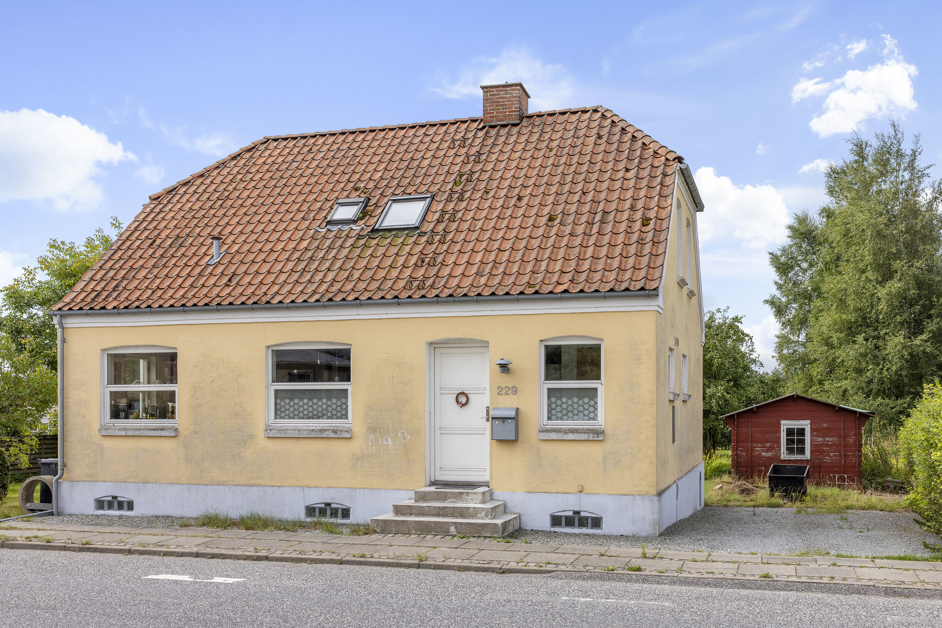 Fremhævet facade billede i fuldskærmstilstand. Billede af Hjørringvej 229, Thorshøj, 9750 Østervrå