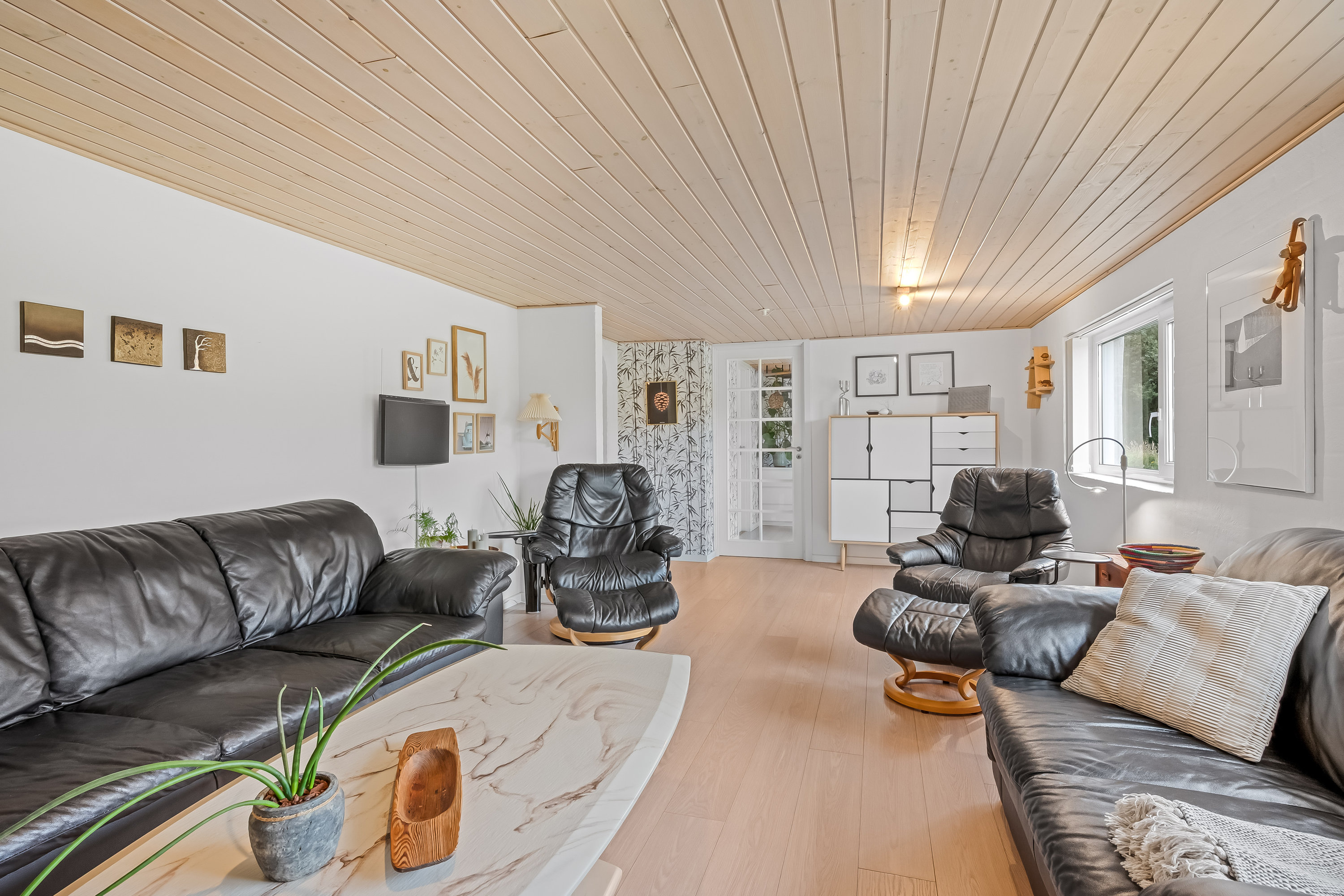 Fremhævet stue billede i fuldskærmstilstand. Billede af Broholmvej 9, Resen, 7600 Struer