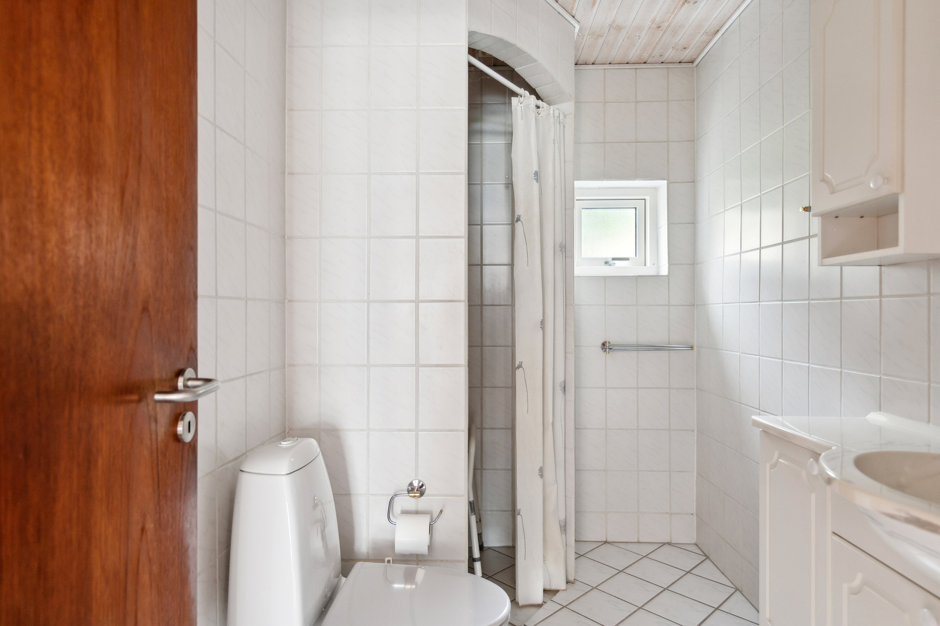 Fremhævet badeværelse billede i fuldskærmstilstand. Billede af Irisvej 1, 9800 Hjørring