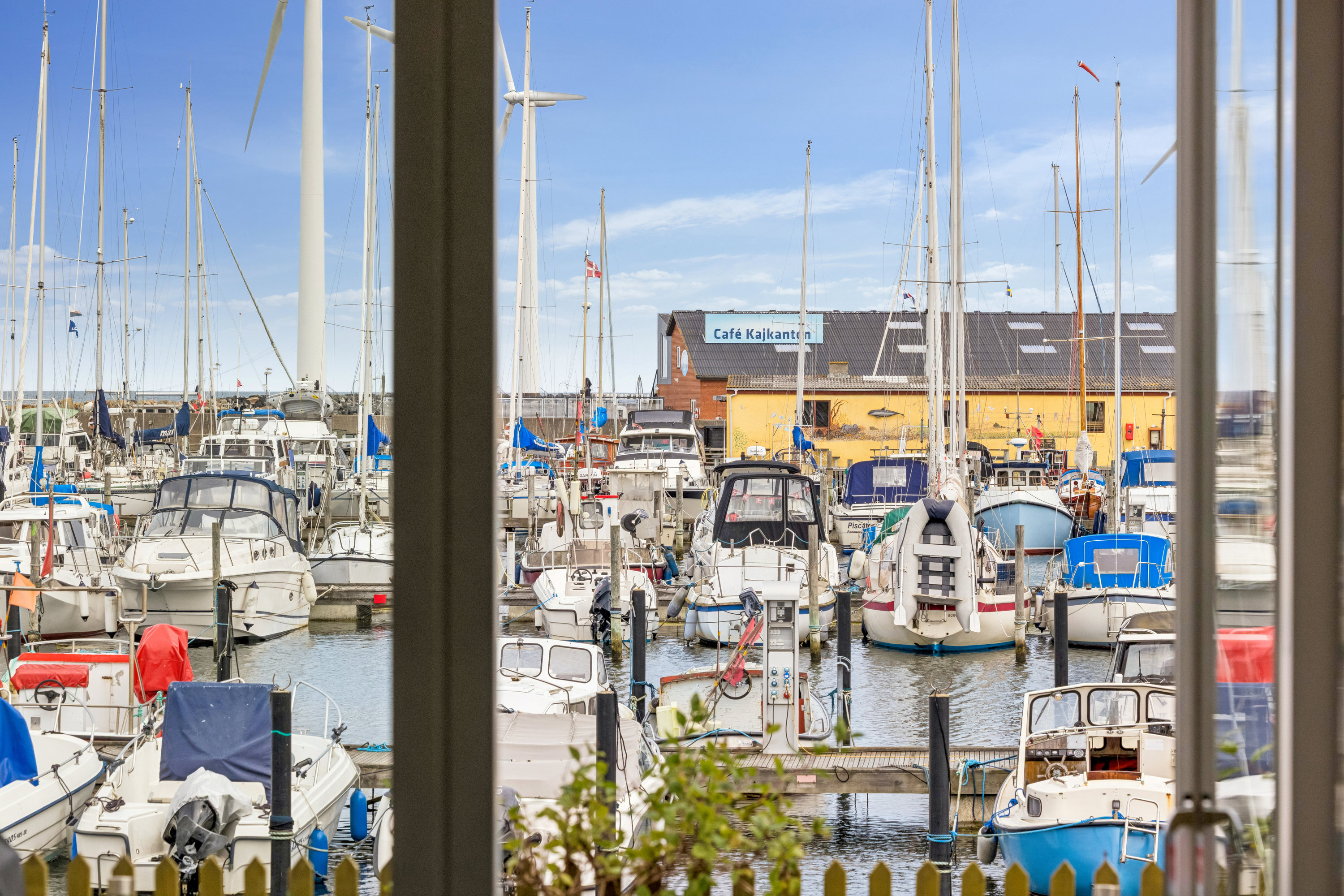 Fremhævet omgivelser billede i fuldskærmstilstand. Billede af Vestre Mole 18, Bønnerup Strand, 8585 Glesborg