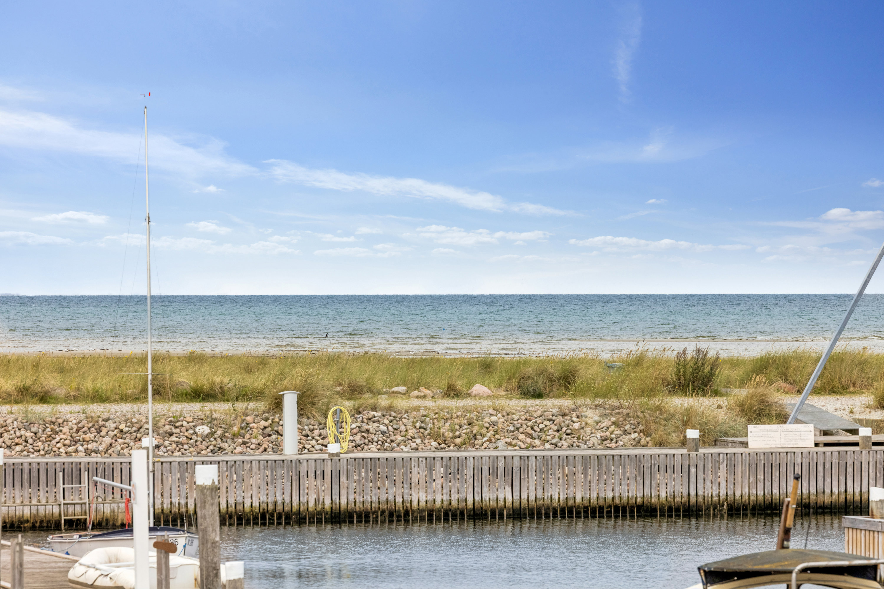 Fremhævet terrasse billede i fuldskærmstilstand. Billede af Vestre Mole 18, Bønnerup Strand, 8585 Glesborg