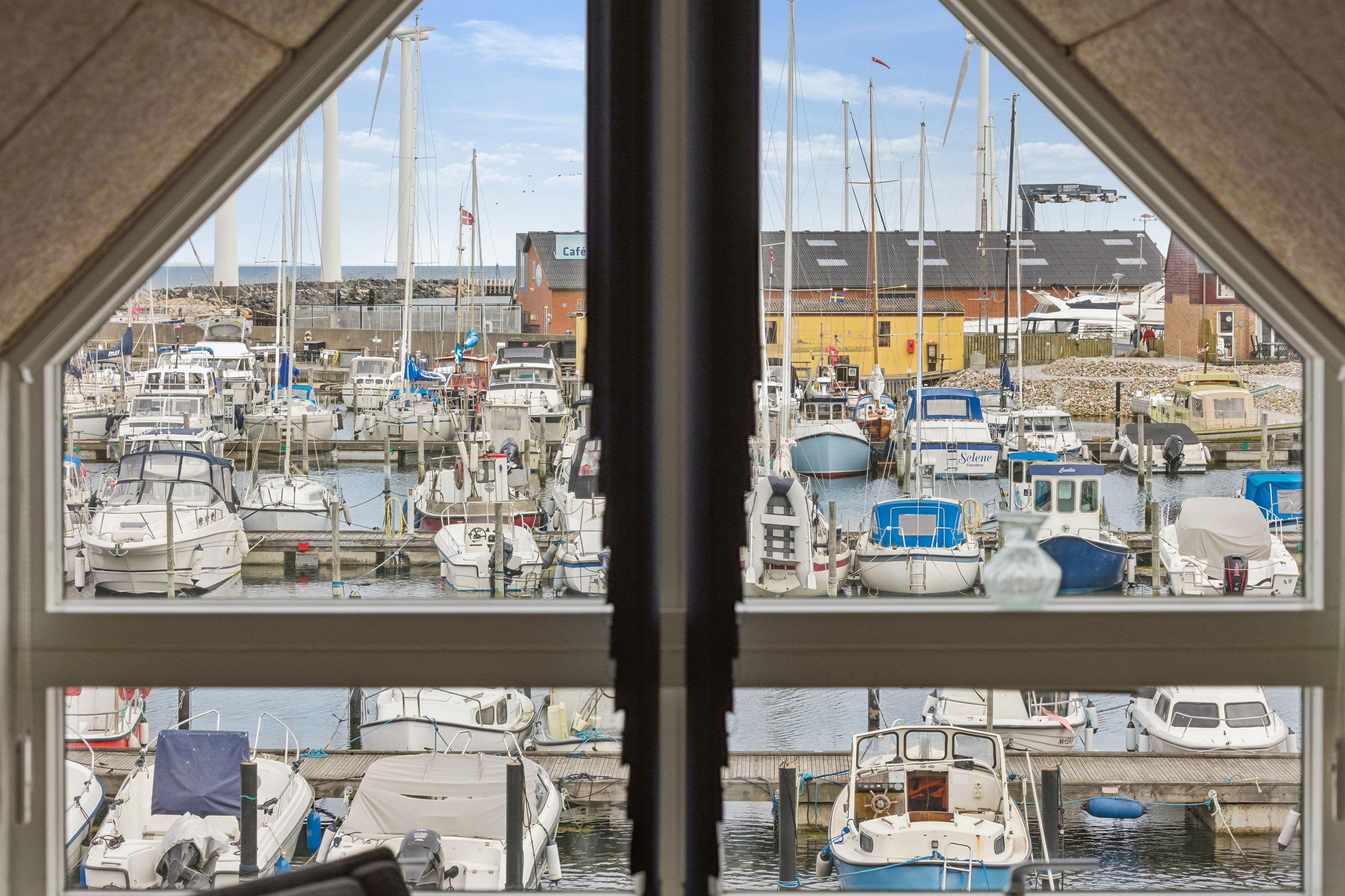 Fremhævet udsigt billede i fuldskærmstilstand. Billede af Vestre Mole 18, Bønnerup Strand, 8585 Glesborg