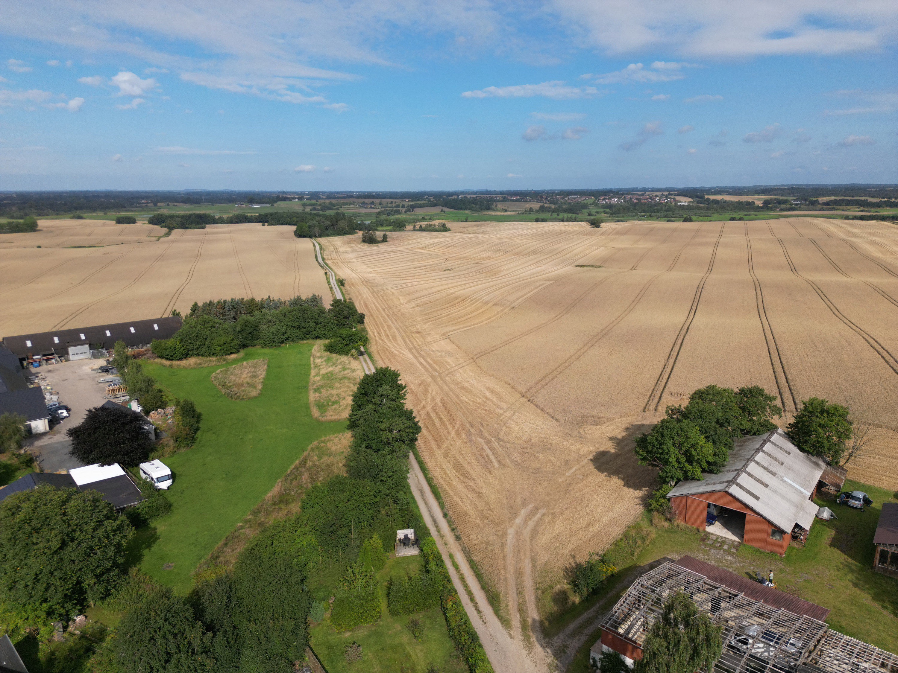 Fremhævet drone billede i fuldskærmstilstand. Billede af Smørum Bygade 15, Smørumovre, 2765 Smørum