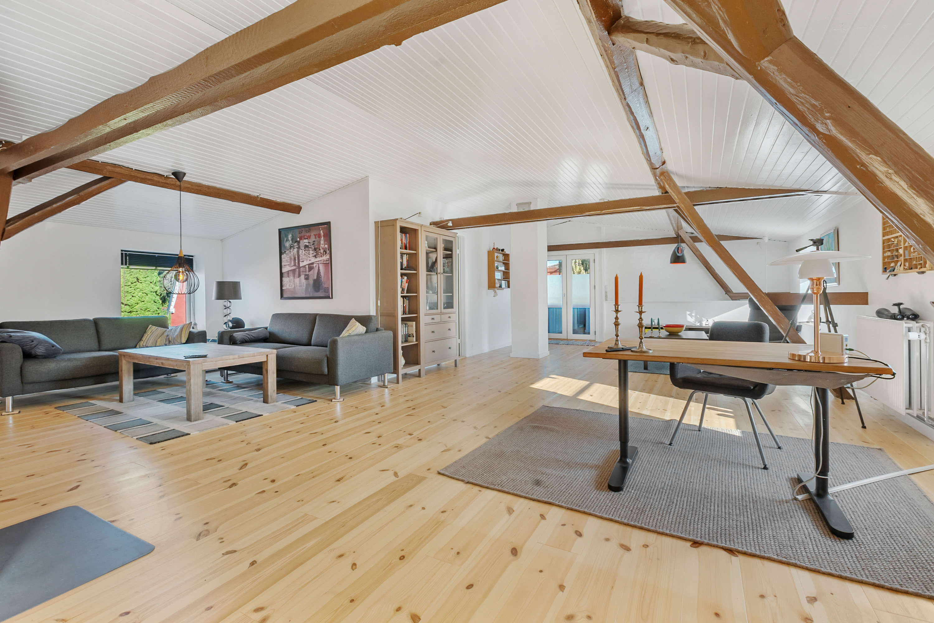 Fremhævet stue billede i fuldskærmstilstand. Billede af Smørum Bygade 15, Smørumovre, 2765 Smørum