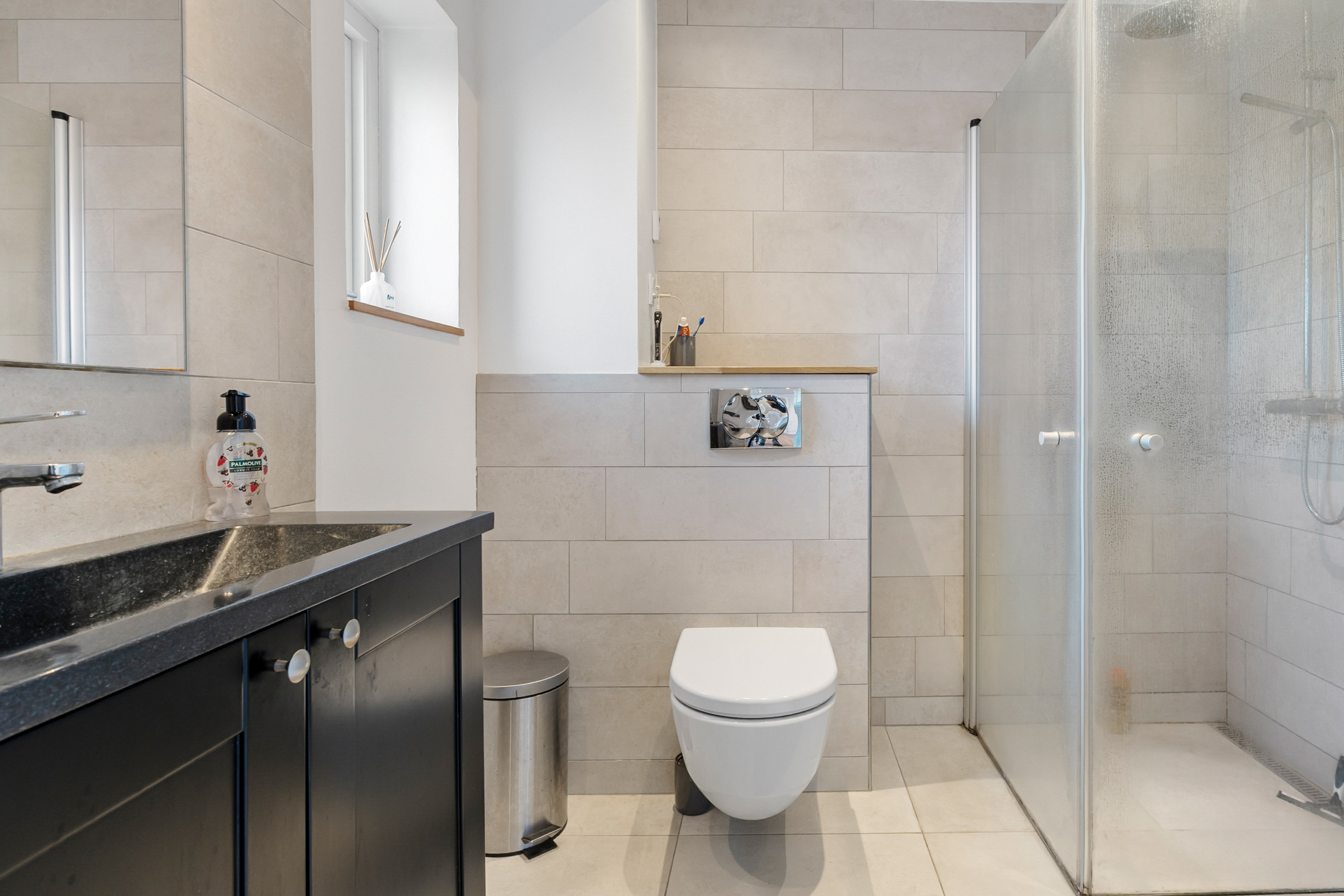 Fremhævet bad billede i fuldskærmstilstand. Billede af Smørum Bygade 15, Smørumovre, 2765 Smørum