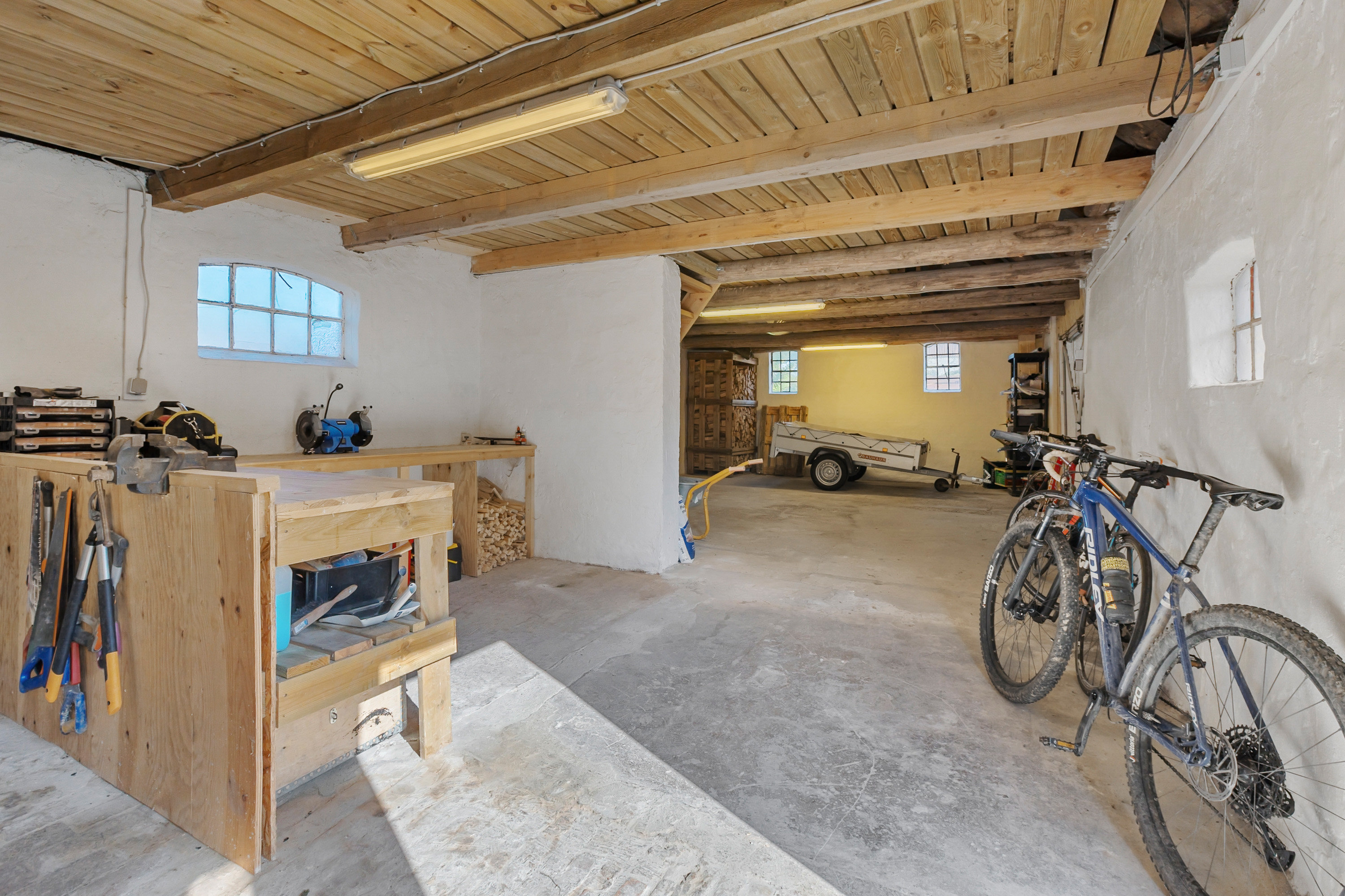 Fremhævet garage billede i fuldskærmstilstand. Billede af Smørum Bygade 15, Smørumovre, 2765 Smørum