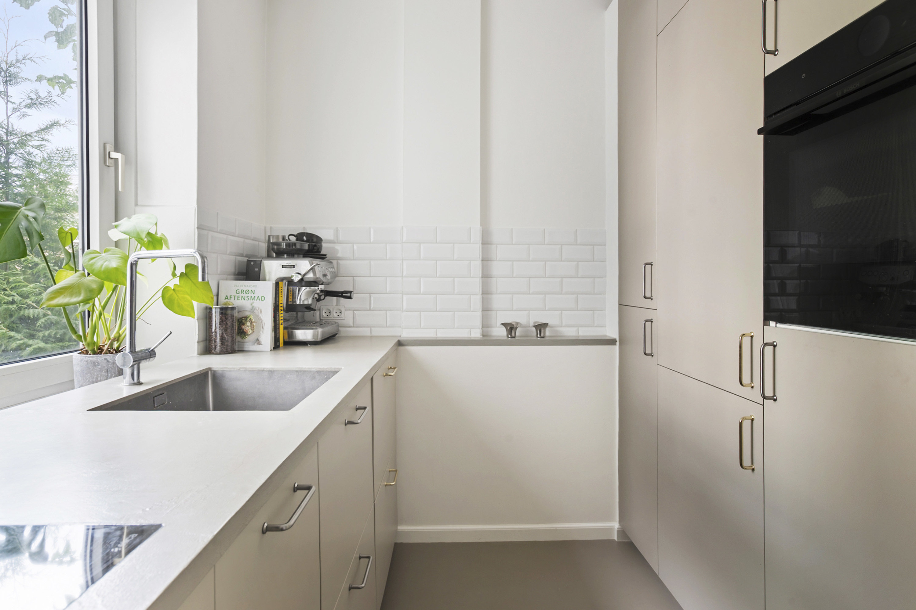 Fremhævet køkken billede i fuldskærmstilstand. Billede af Ordrupvej 126A, 1. 4., 2920 Charlottenlund