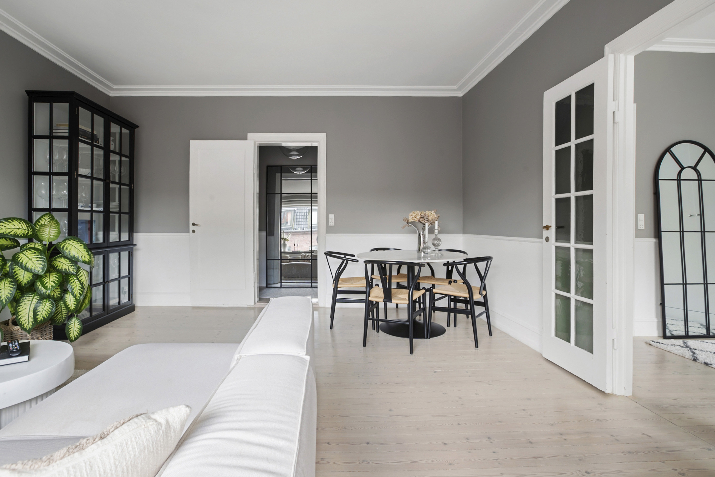 Fremhævet stue billede i fuldskærmstilstand. Billede af Ordrupvej 126A, 1. 4., 2920 Charlottenlund