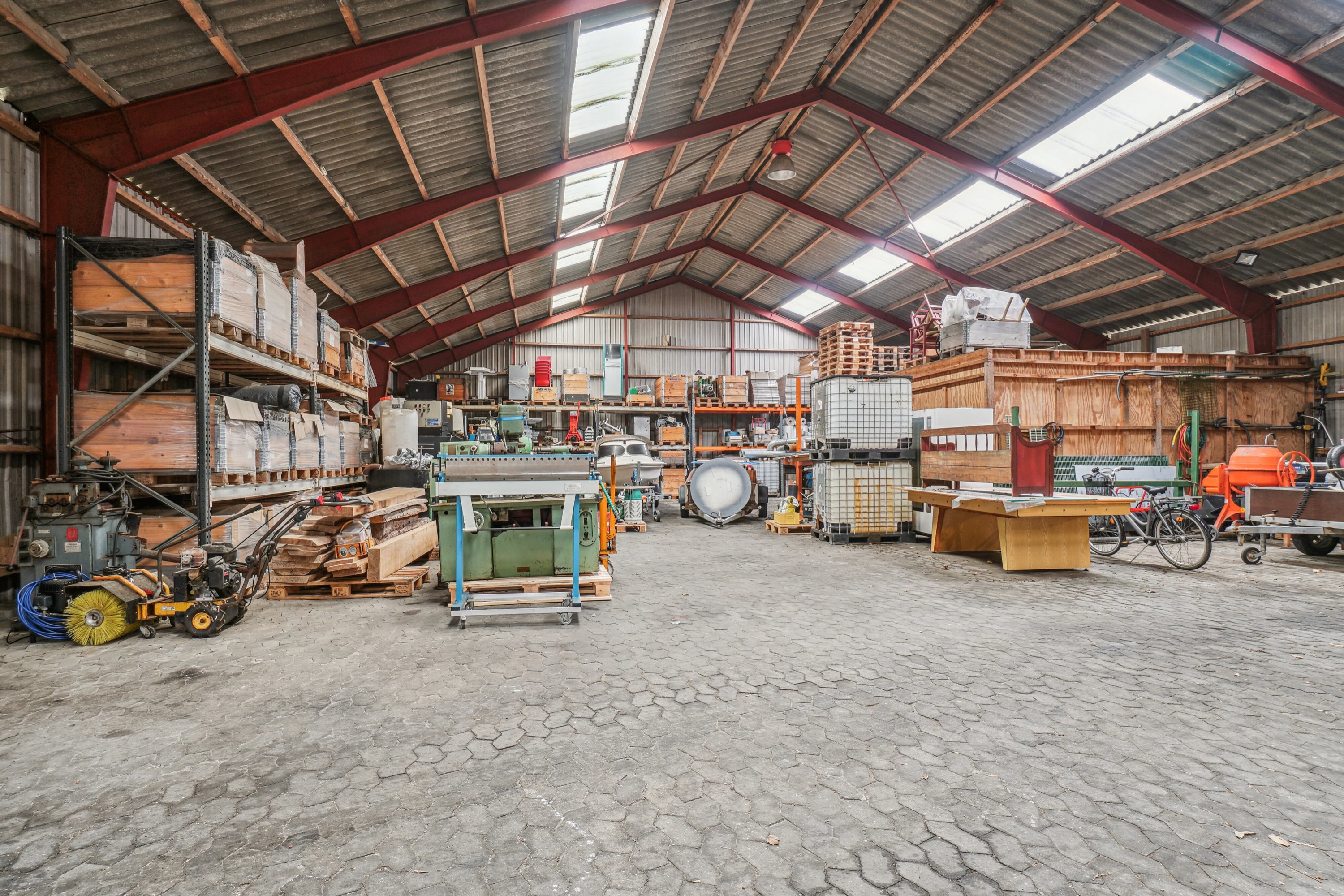 Fremhævet lagerhal billede i fuldskærmstilstand. Billede af Leopardvej 2, 7700 Thisted