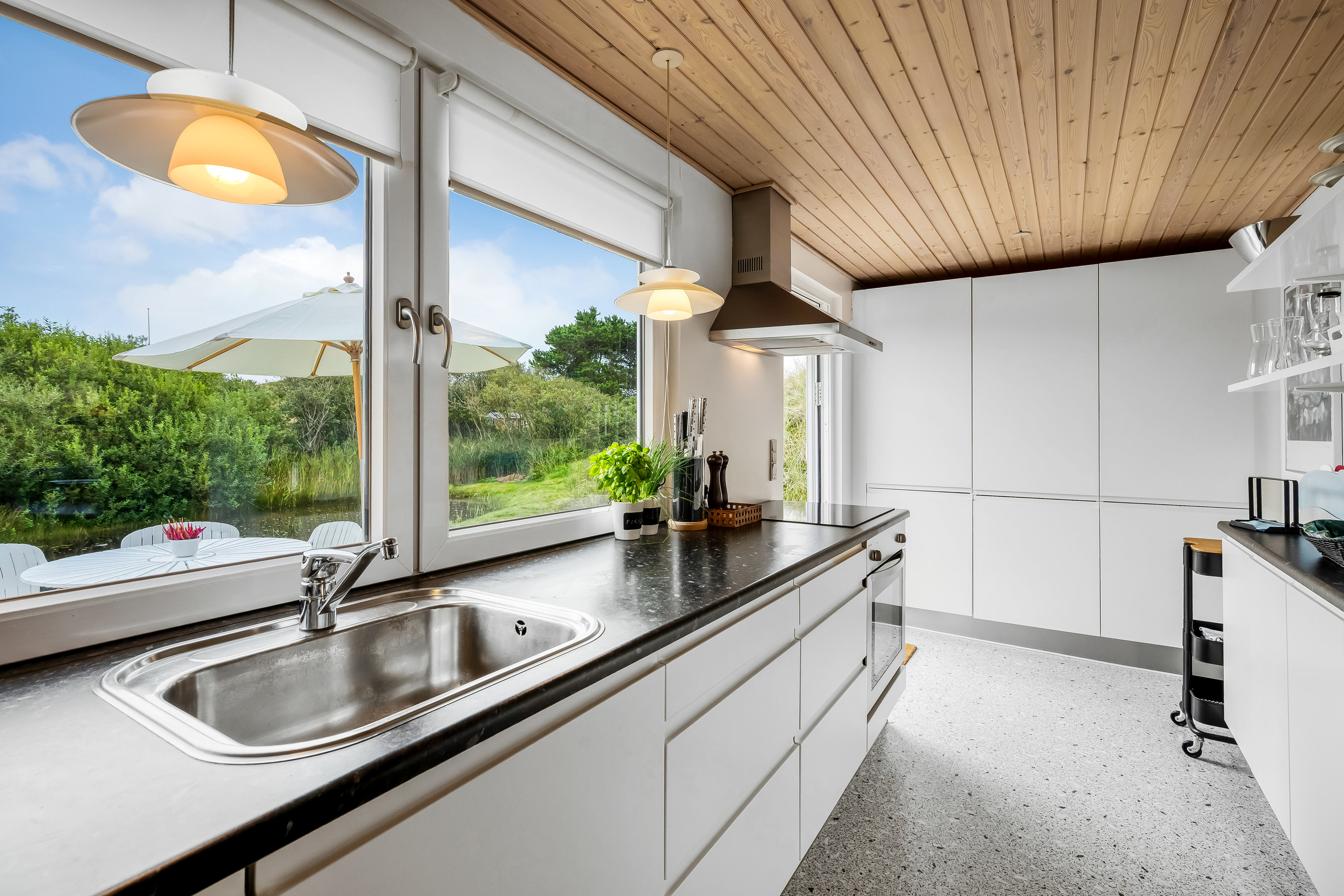 Miniaturebillede 1: køkken. Billede af Vagtbjergvej 19, Rindby Strand, 6720 Fanø