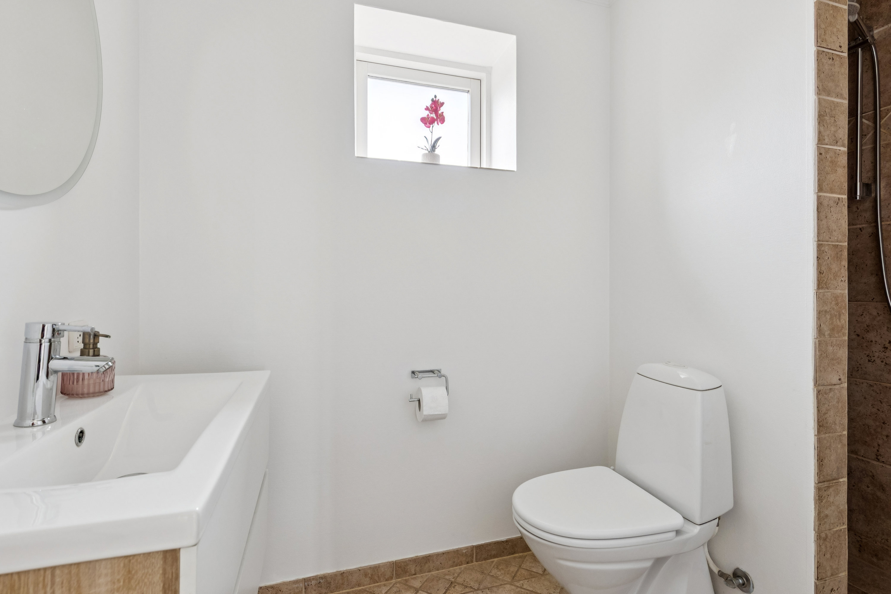 Fremhævet badeværelse billede i fuldskærmstilstand. Billede af Hannerupvej 285, 9500 Hobro