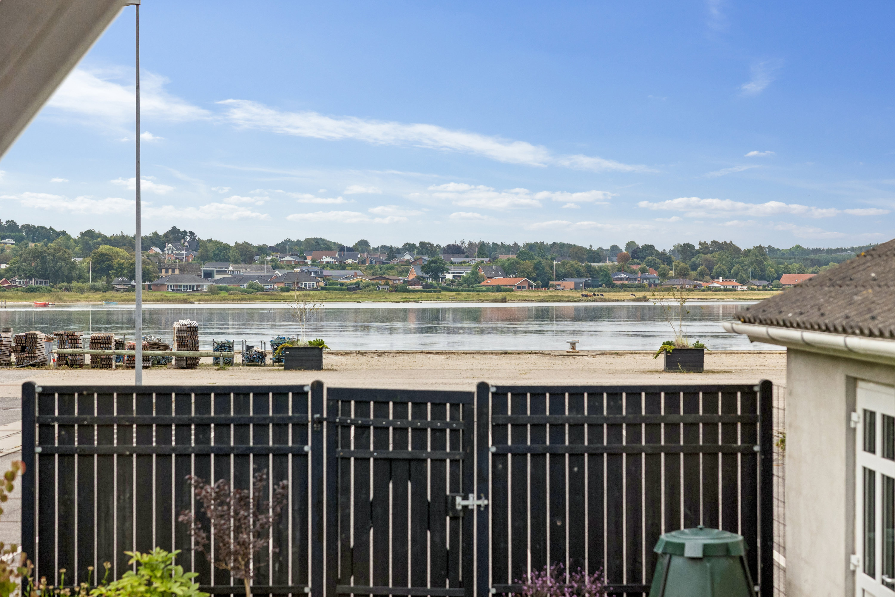 Fremhævet udsigt billede i fuldskærmstilstand. Billede af Strandvej 1, 9560 Hadsund