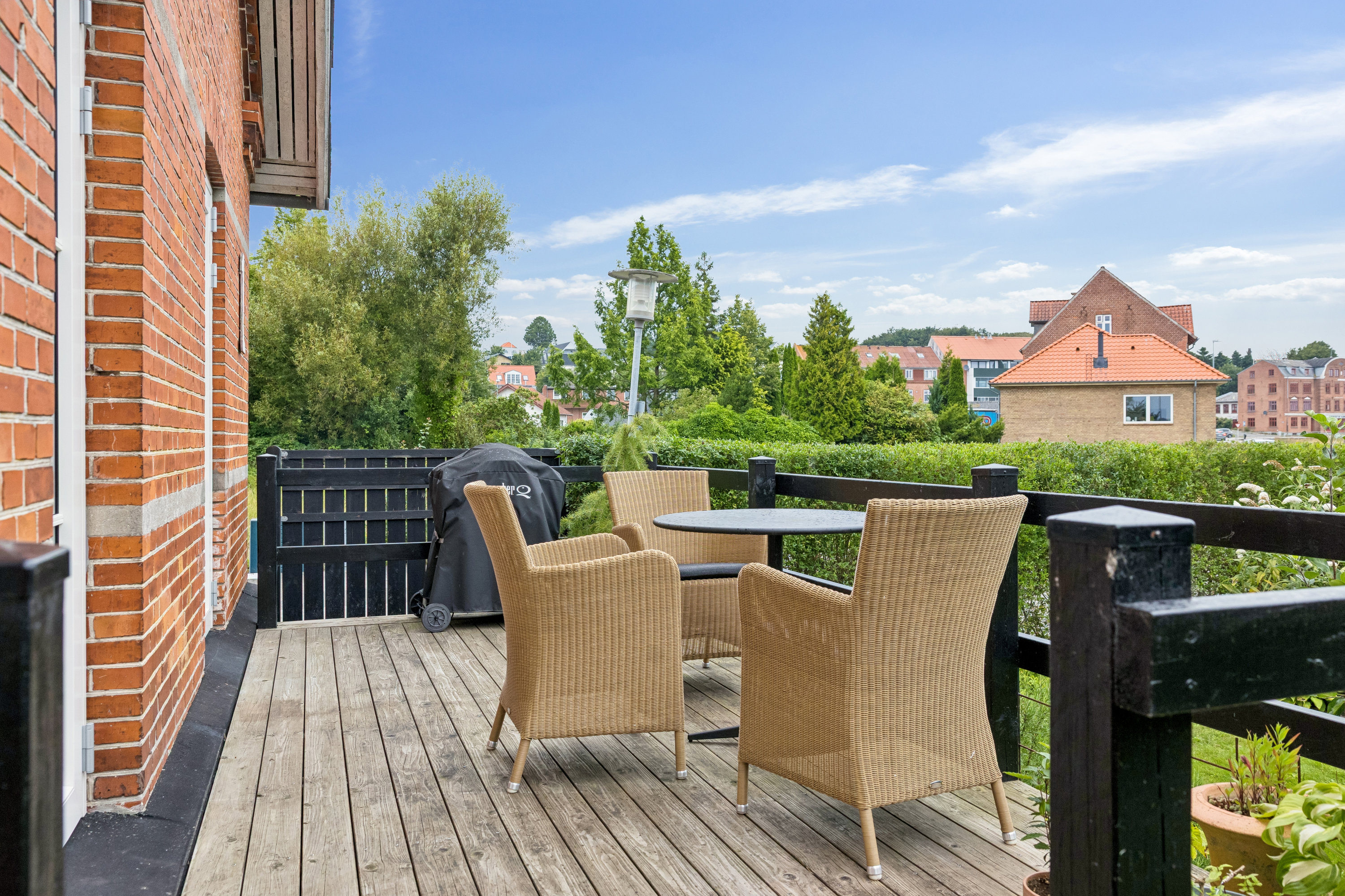 Fremhævet terrasse billede i fuldskærmstilstand. Billede af Strandvej 1, 9560 Hadsund