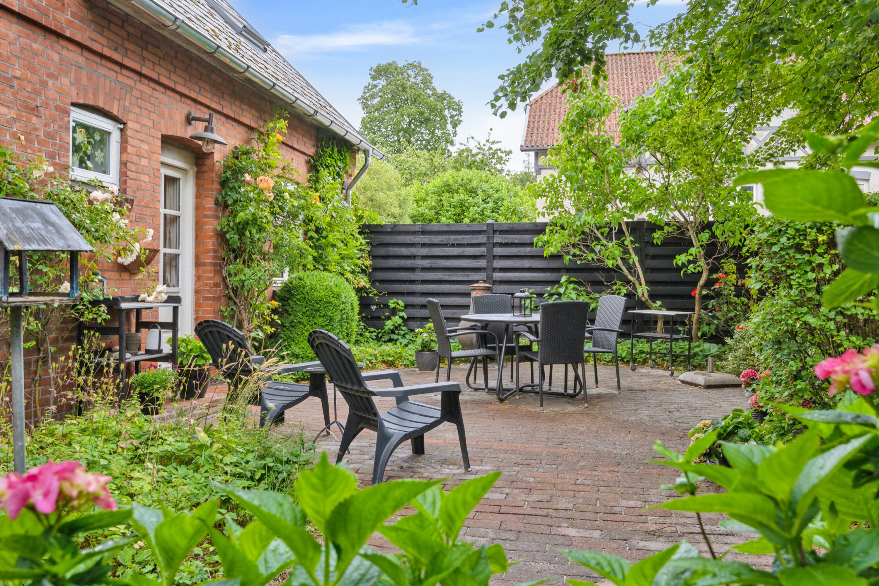 Fremhævet set fra haven billede i fuldskærmstilstand. Billede af Asylgade 14, 8300 Odder