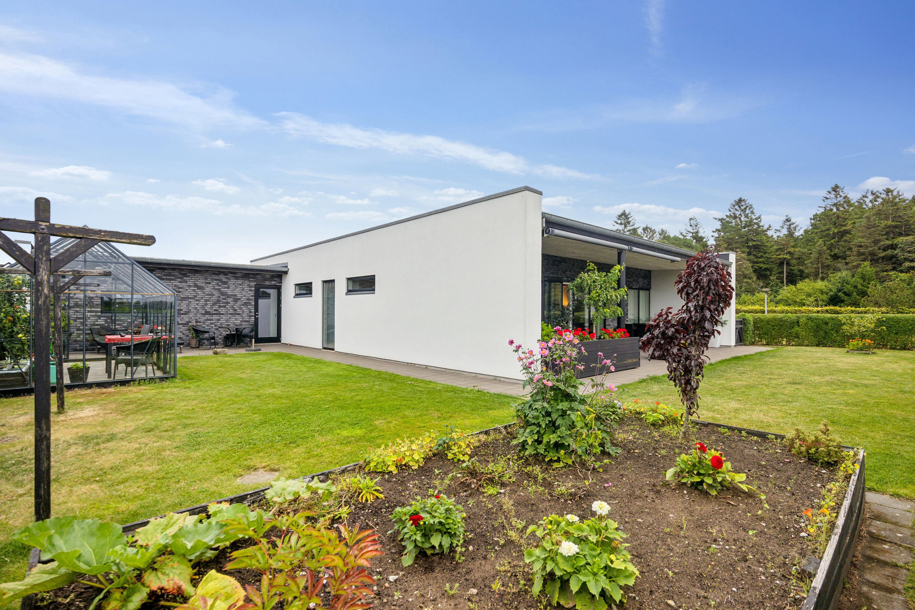 Fremhævet have billede i fuldskærmstilstand. Billede af Tennisskoven 51, 9320 Hjallerup