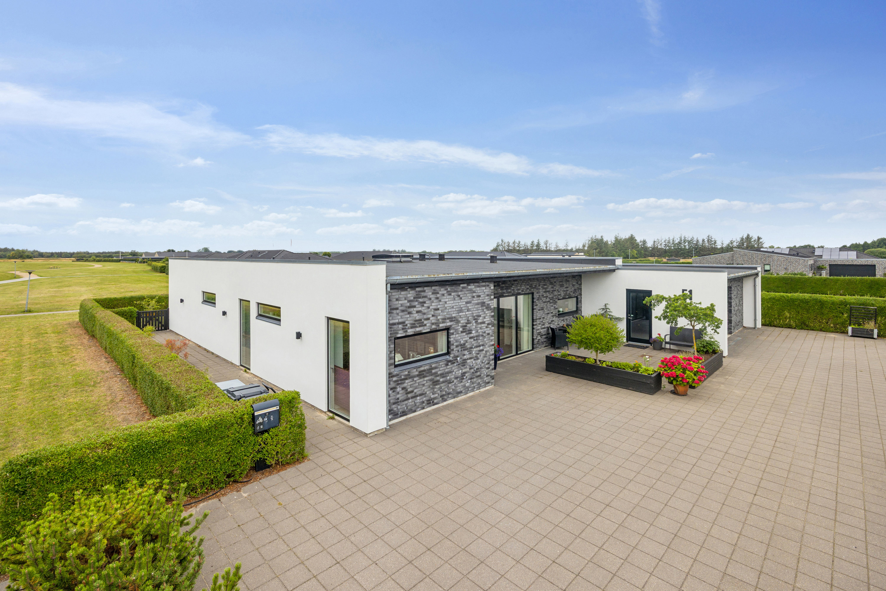 Villa: Ejendom 1 på Tennisskoven 51, 9320 Hjallerup