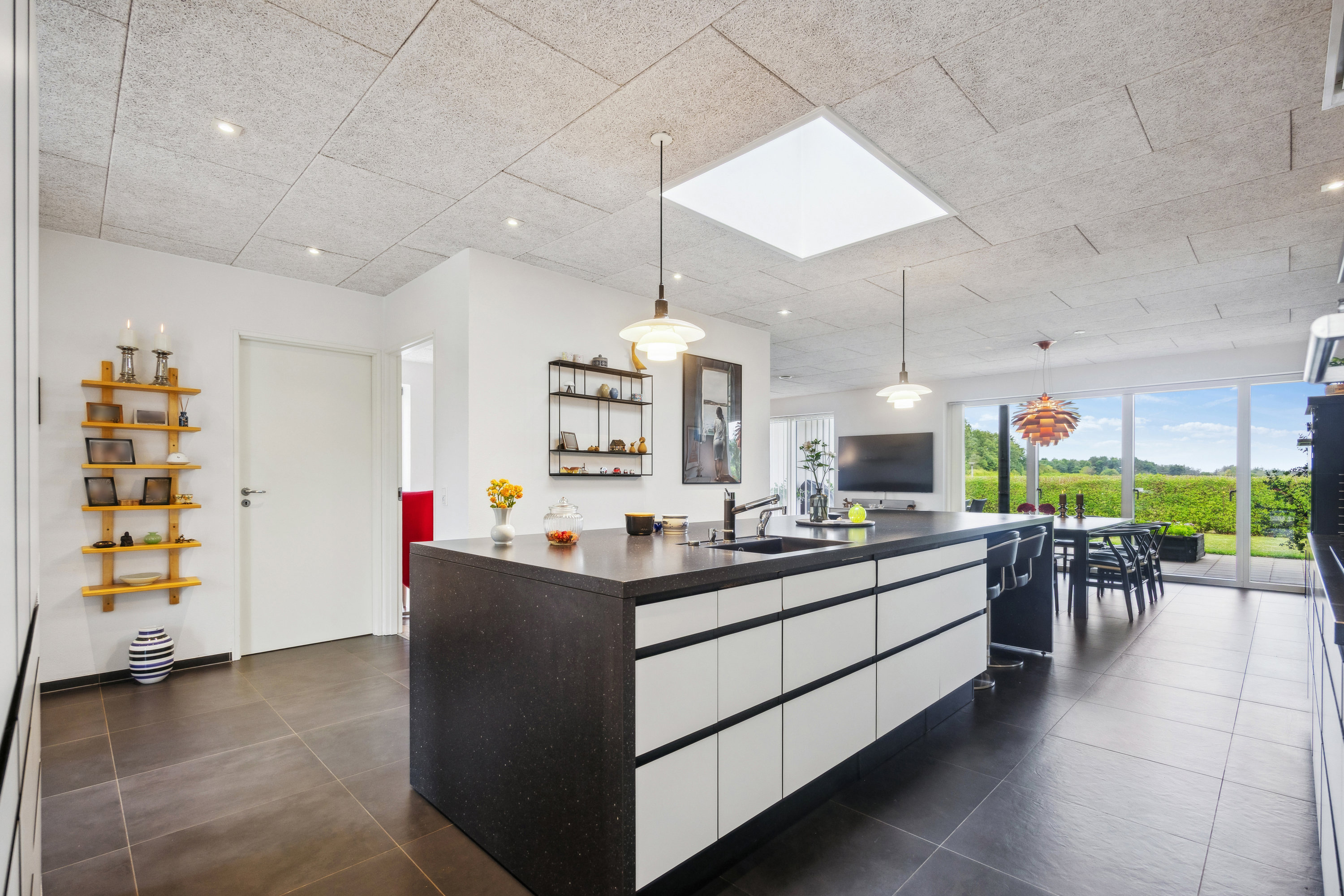 Fremhævet køkken billede i fuldskærmstilstand. Billede af Tennisskoven 51, 9320 Hjallerup