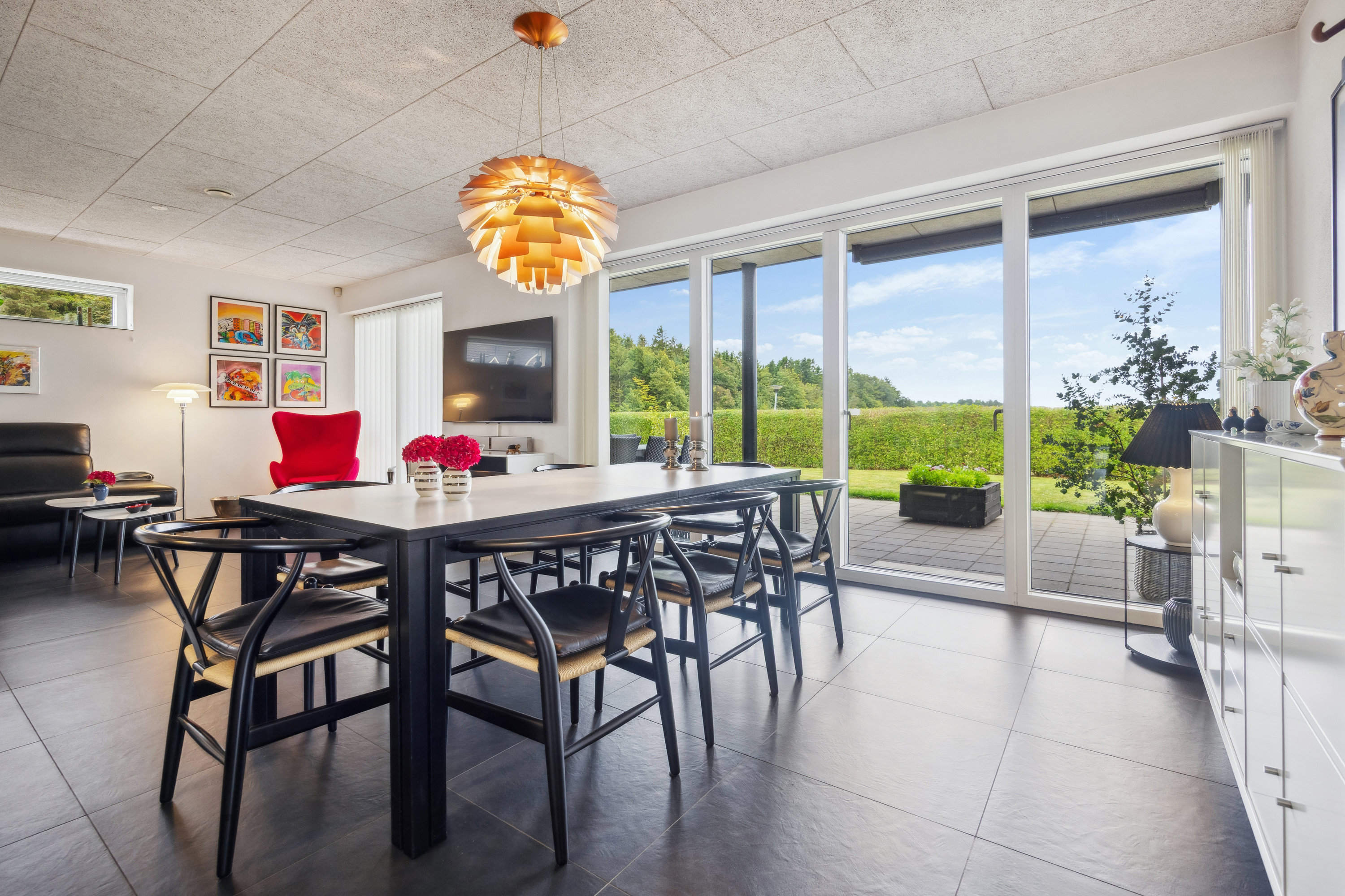 Fremhævet stue billede i fuldskærmstilstand. Billede af Tennisskoven 51, 9320 Hjallerup