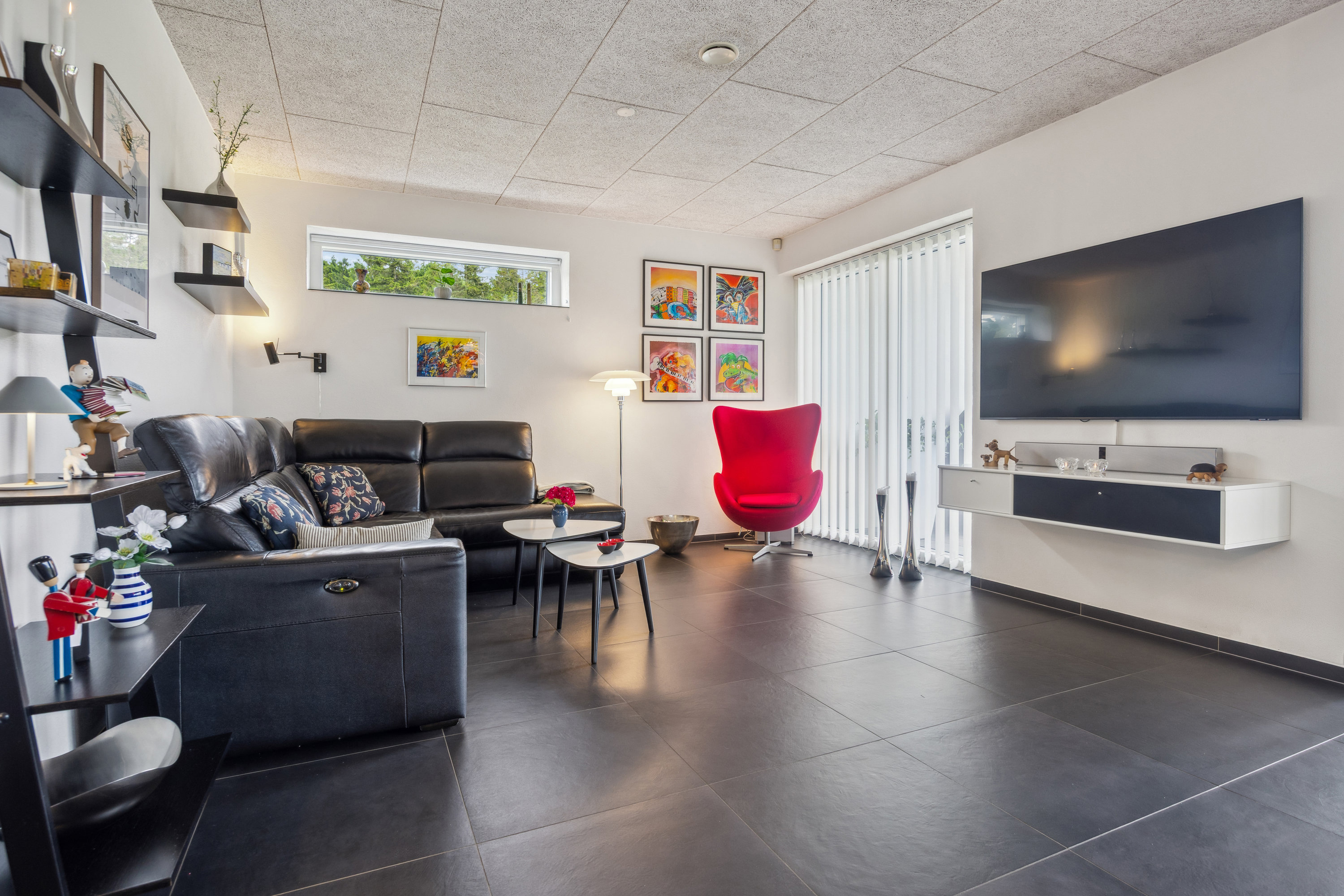 Fremhævet stue billede i fuldskærmstilstand. Billede af Tennisskoven 51, 9320 Hjallerup