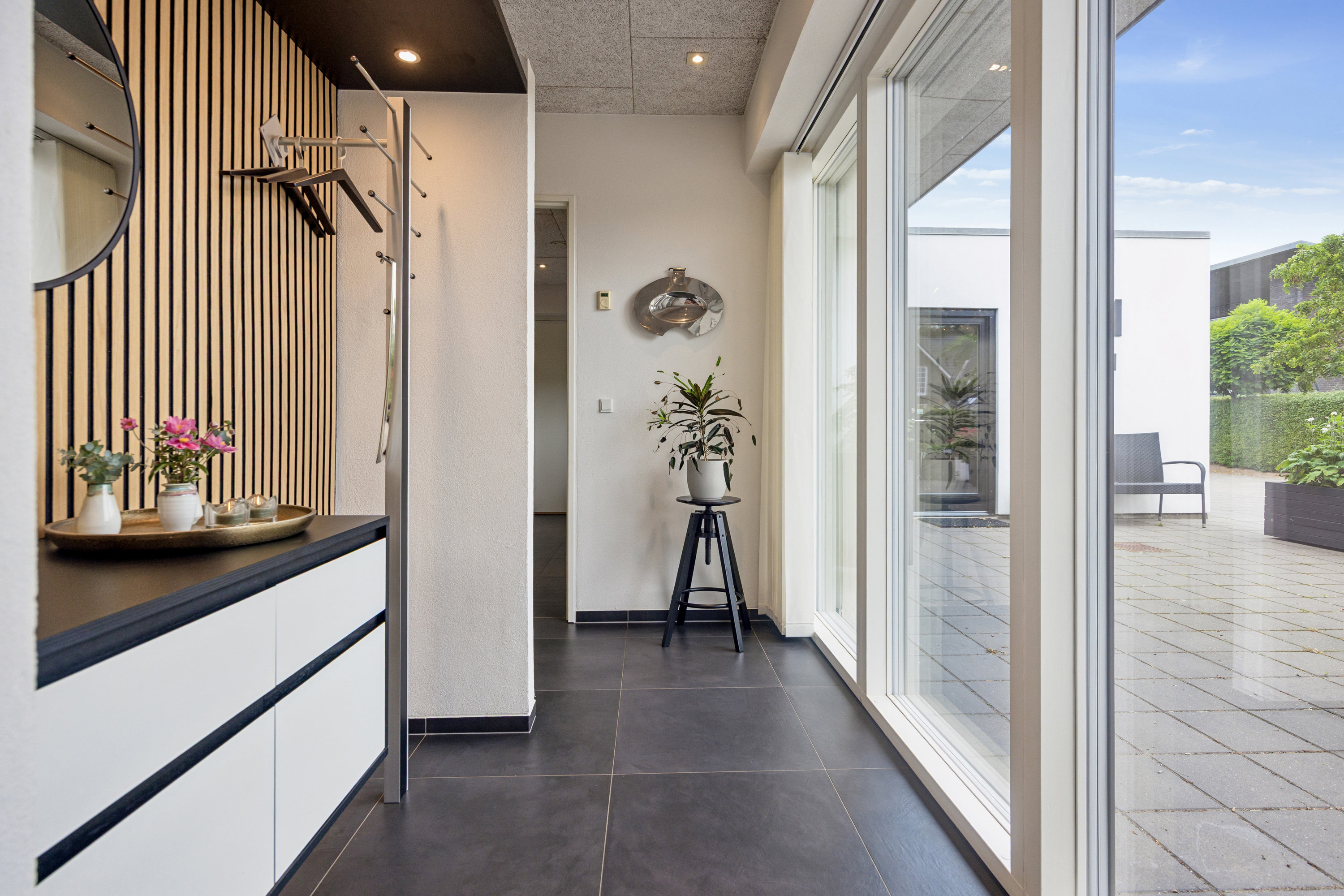 Fremhævet gang billede i fuldskærmstilstand. Billede af Tennisskoven 51, 9320 Hjallerup