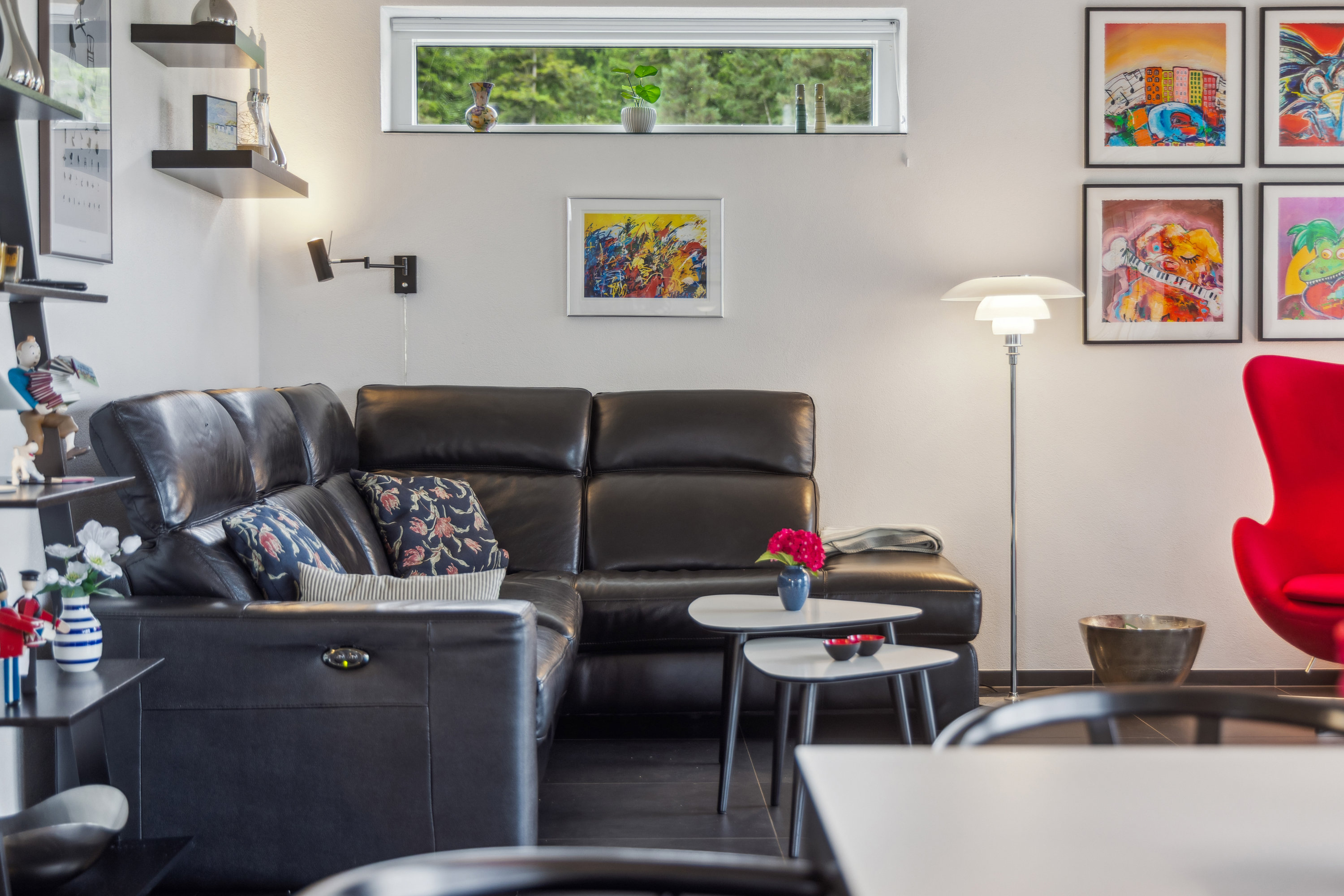 Fremhævet stue billede i fuldskærmstilstand. Billede af Tennisskoven 51, 9320 Hjallerup