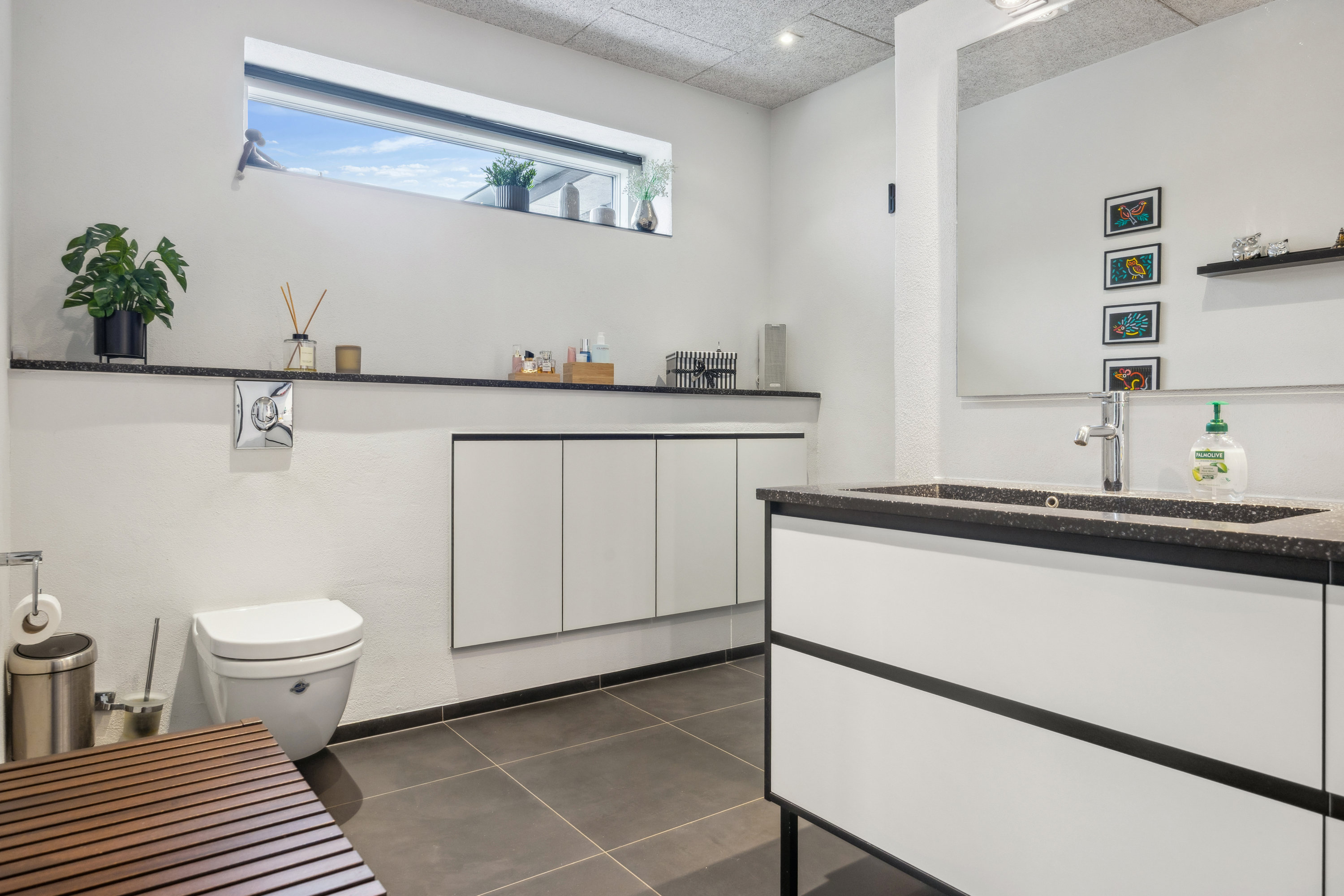 Fremhævet badeværelse billede i fuldskærmstilstand. Billede af Tennisskoven 51, 9320 Hjallerup