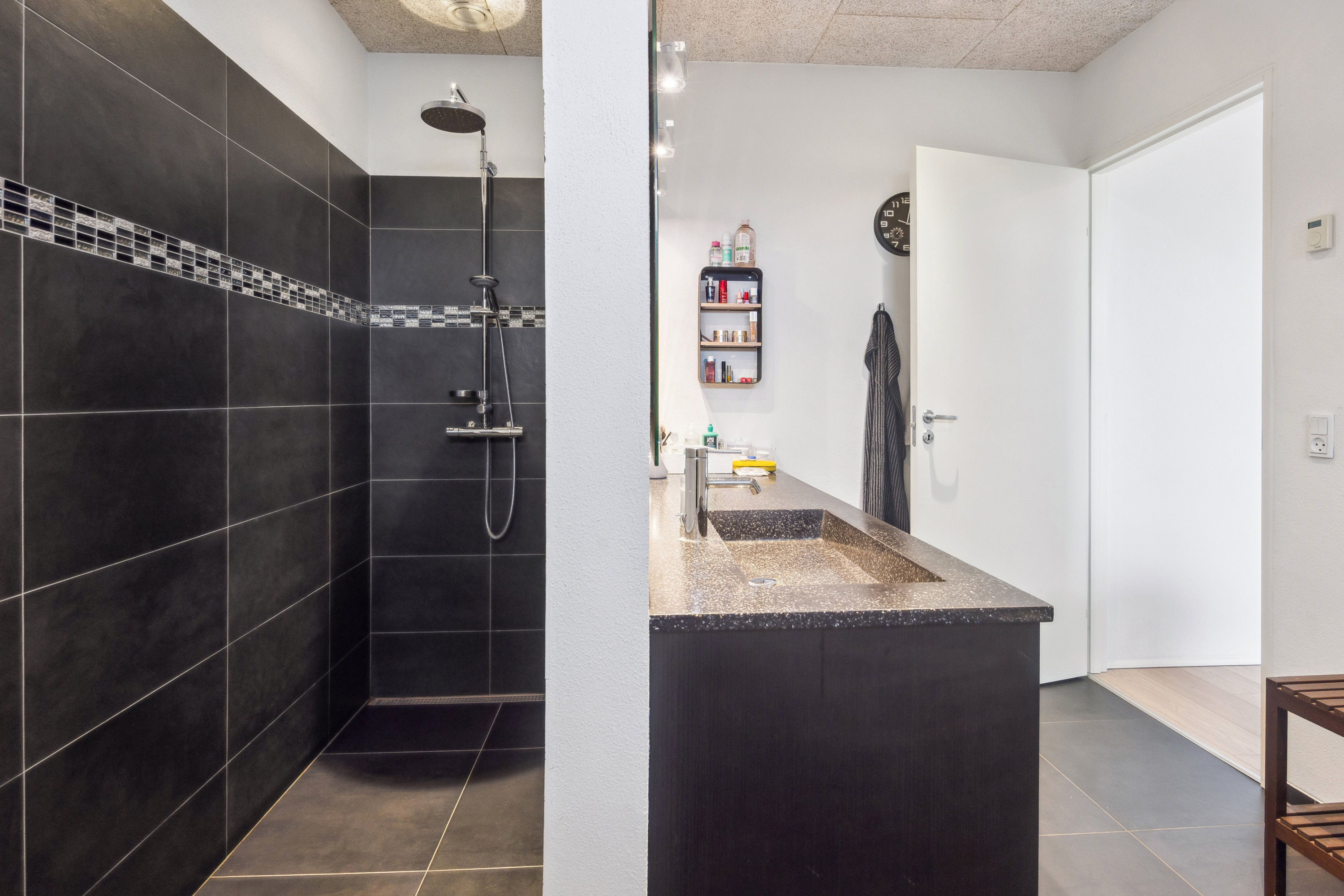 Fremhævet badeværelse billede i fuldskærmstilstand. Billede af Tennisskoven 51, 9320 Hjallerup