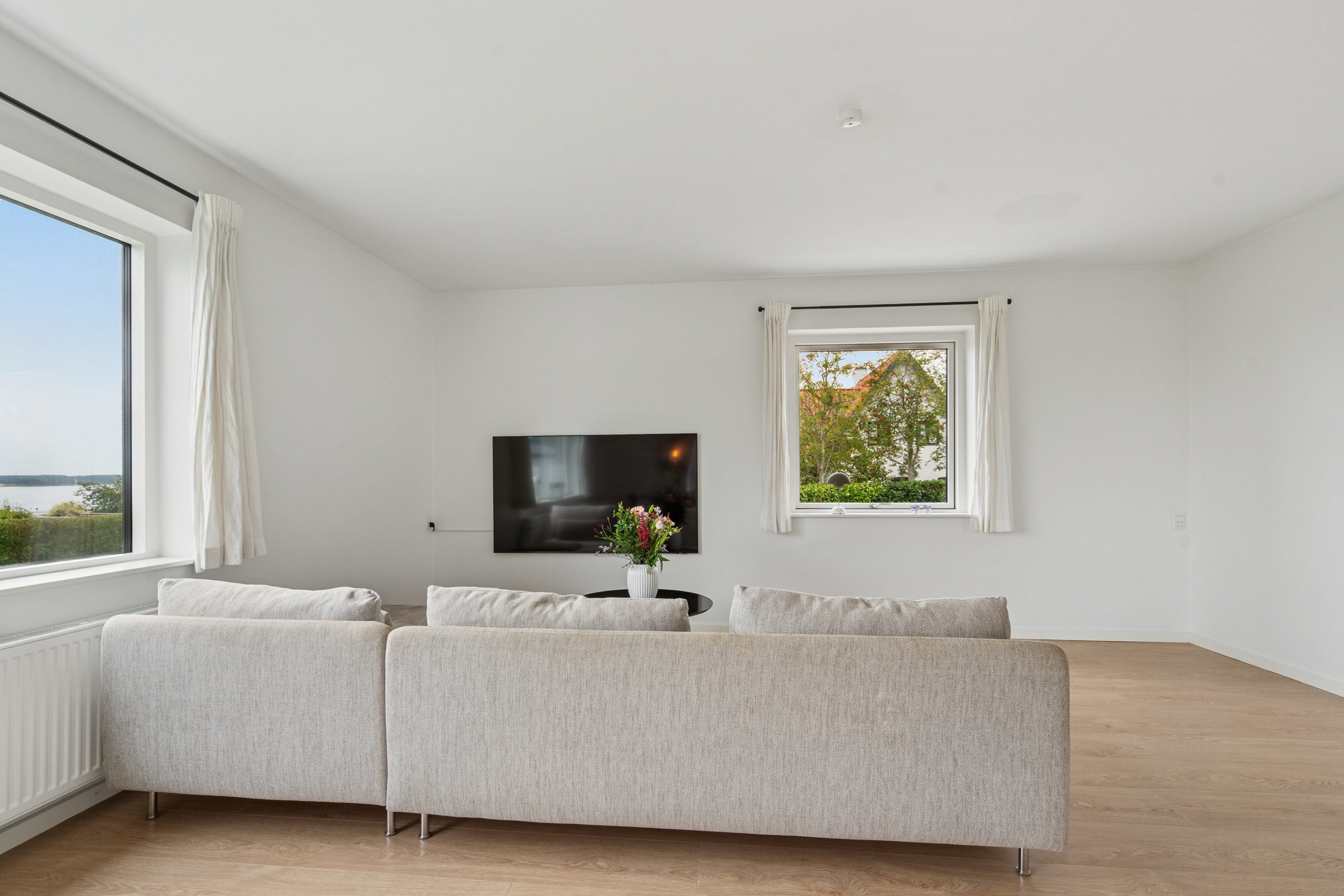 Fremhævet stue billede i fuldskærmstilstand. Billede af Rantzausmindevej 122, 5700 Svendborg