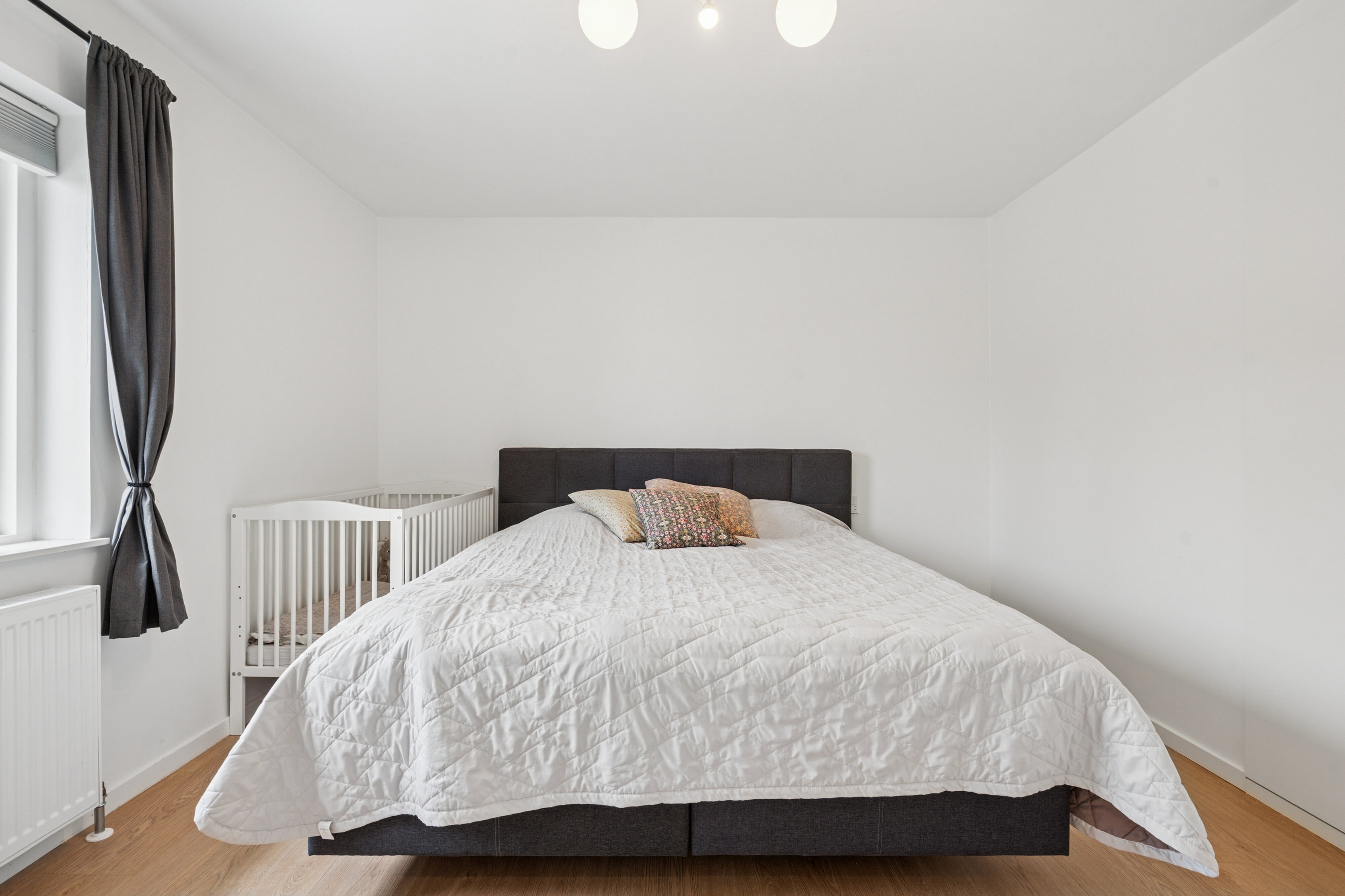 Fremhævet soveværelse billede i fuldskærmstilstand. Billede af Rantzausmindevej 122, 5700 Svendborg