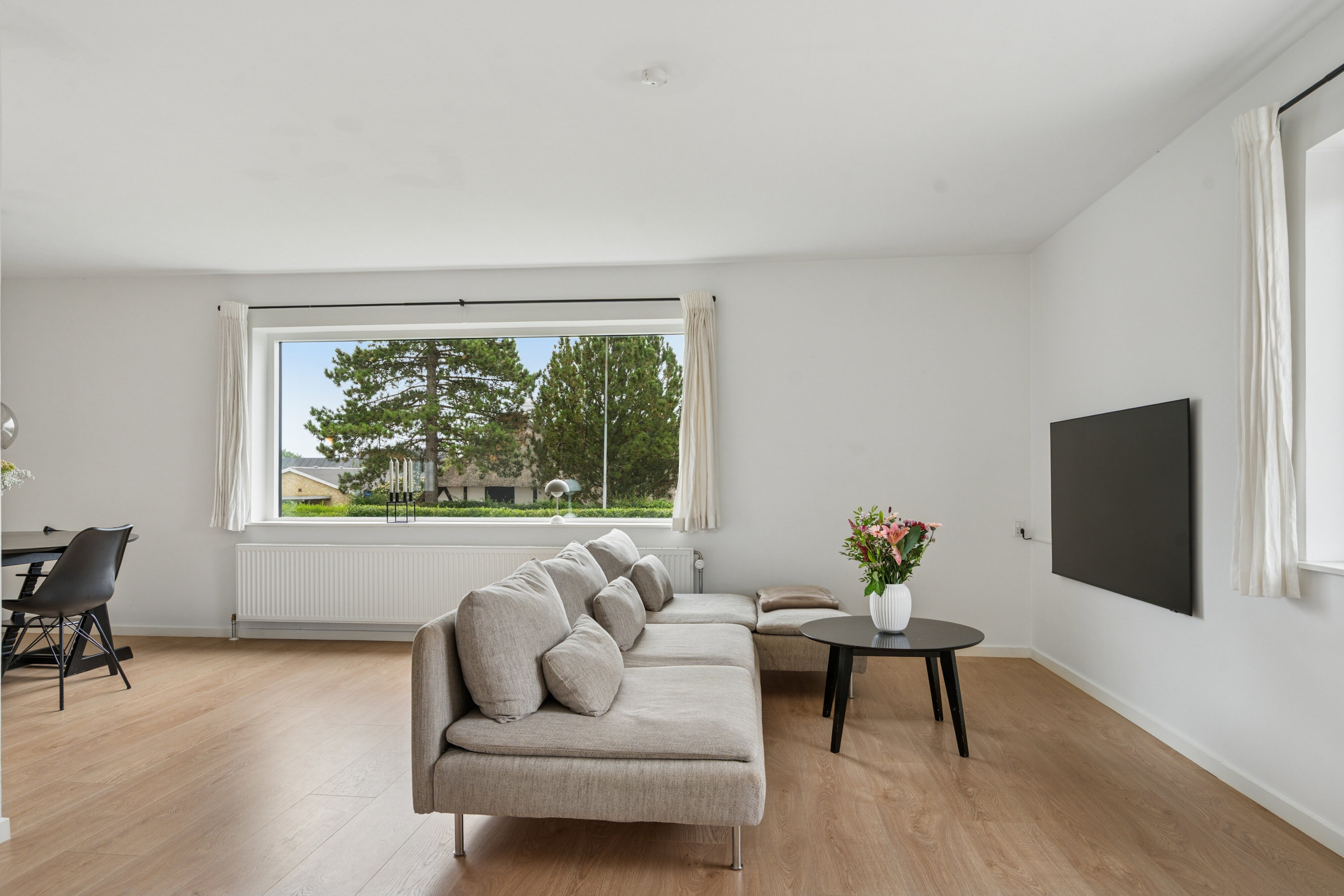 Fremhævet stue billede i fuldskærmstilstand. Billede af Rantzausmindevej 122, 5700 Svendborg