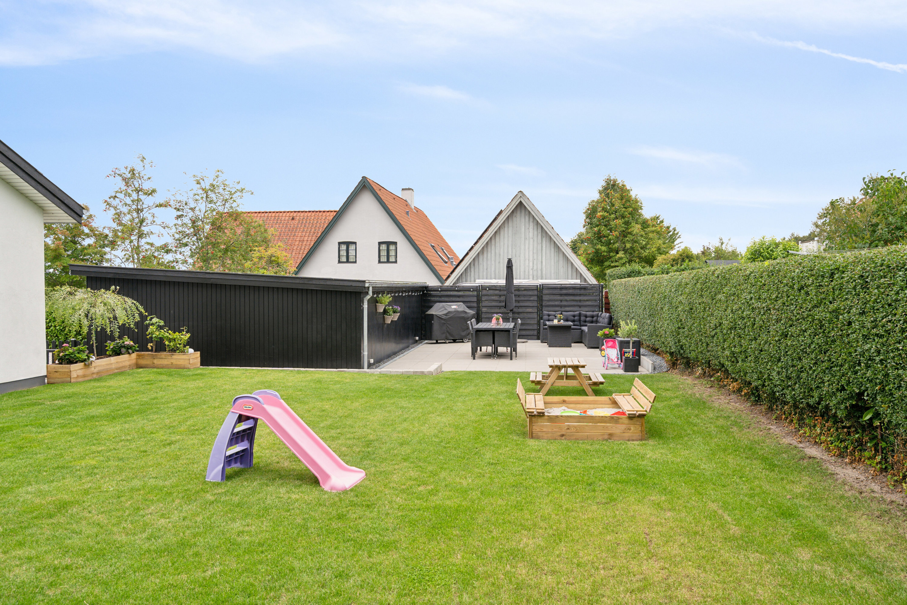 Fremhævet set fra haven billede i fuldskærmstilstand. Billede af Rantzausmindevej 122, 5700 Svendborg