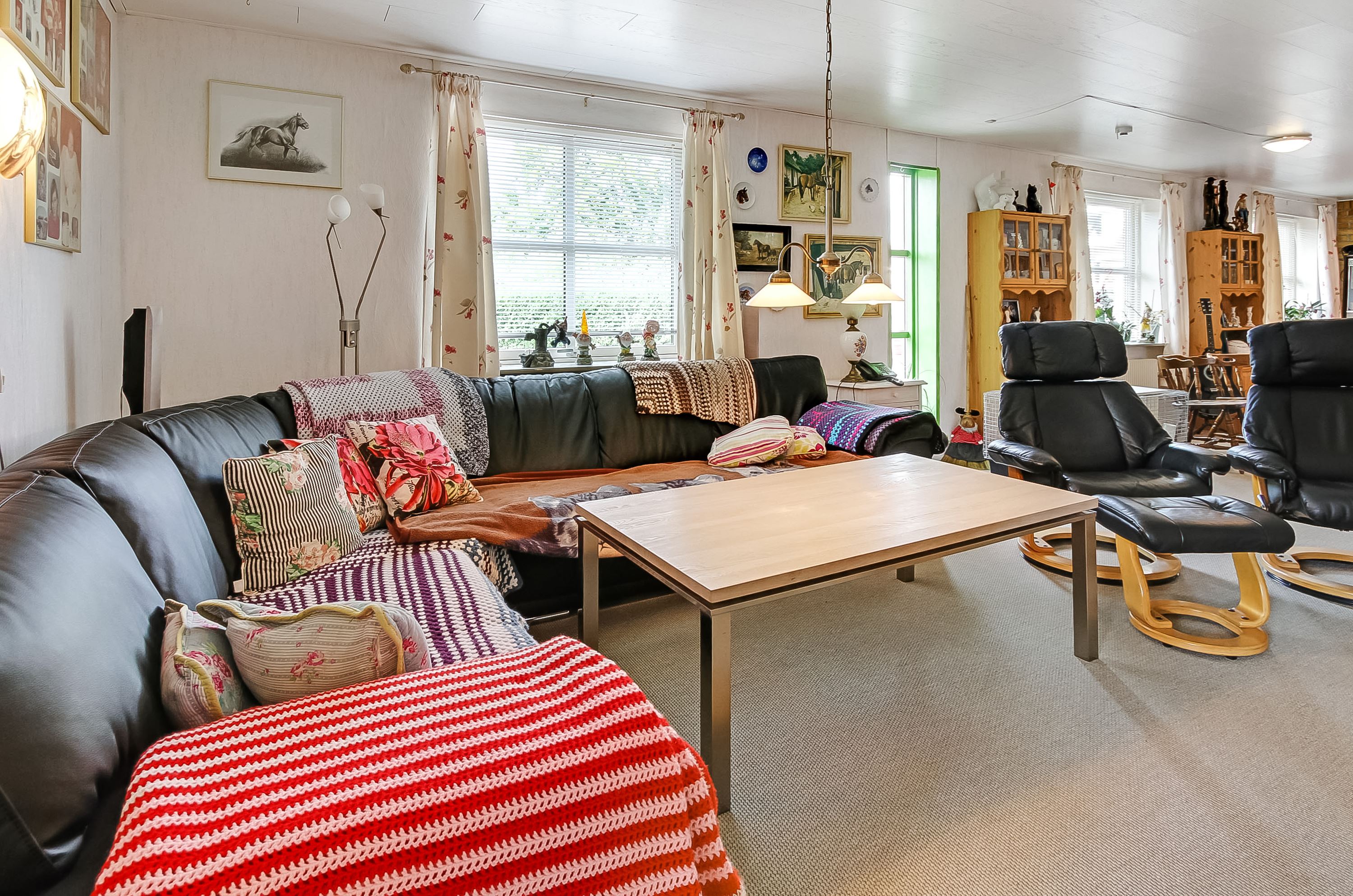 Fremhævet stue billede i fuldskærmstilstand. Billede af Tukærvej 2, Hjorthede, 8850 Bjerringbro