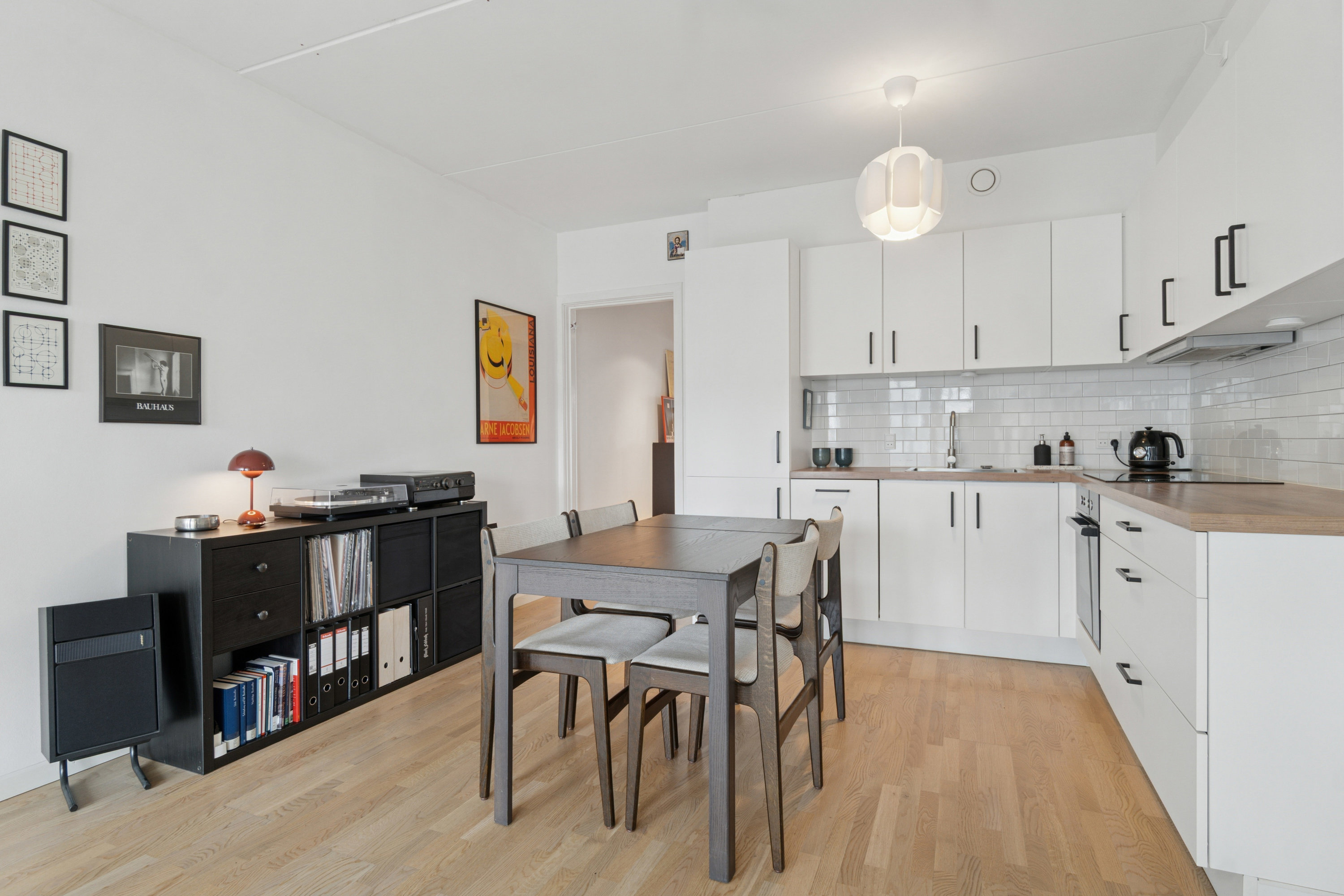 Fremhævet stue/køkken billede i fuldskærmstilstand. Billede af Grøfthøjparken 165, 5. 48., 8260 Viby J