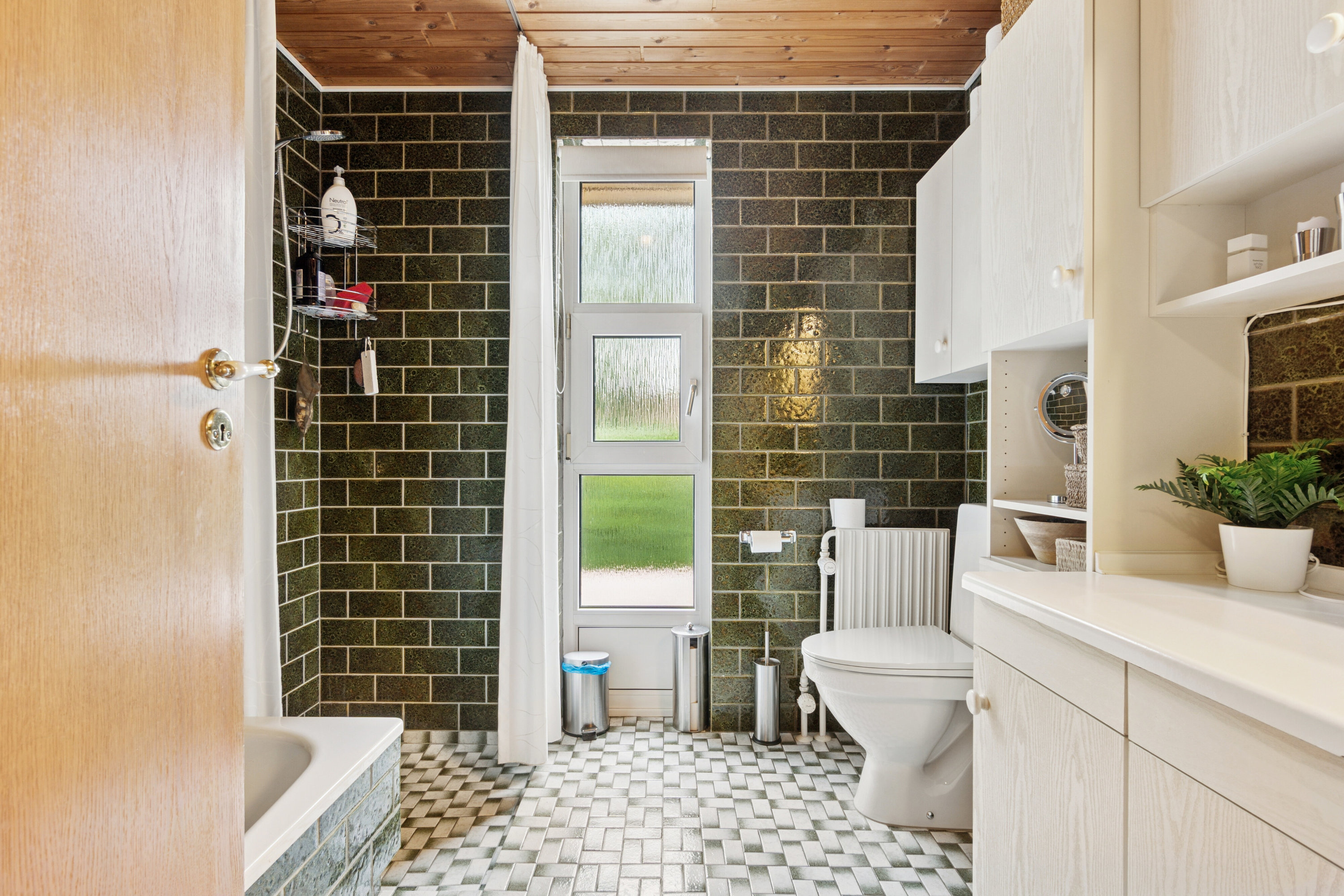 Fremhævet badeværelse billede i fuldskærmstilstand. Billede af Blommevej 6, 7741 Frøstrup