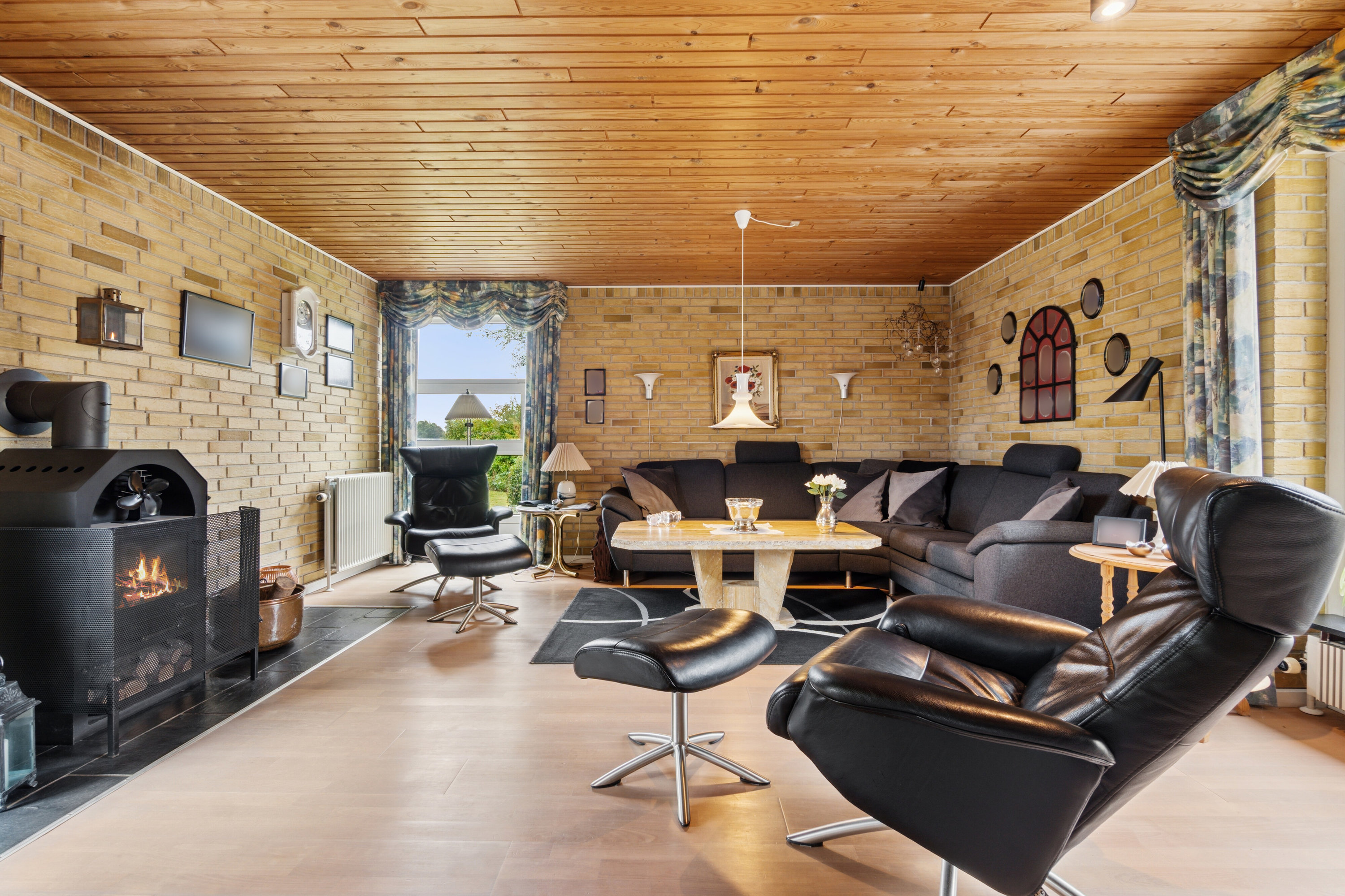 Fremhævet stue billede i fuldskærmstilstand. Billede af Blommevej 6, 7741 Frøstrup