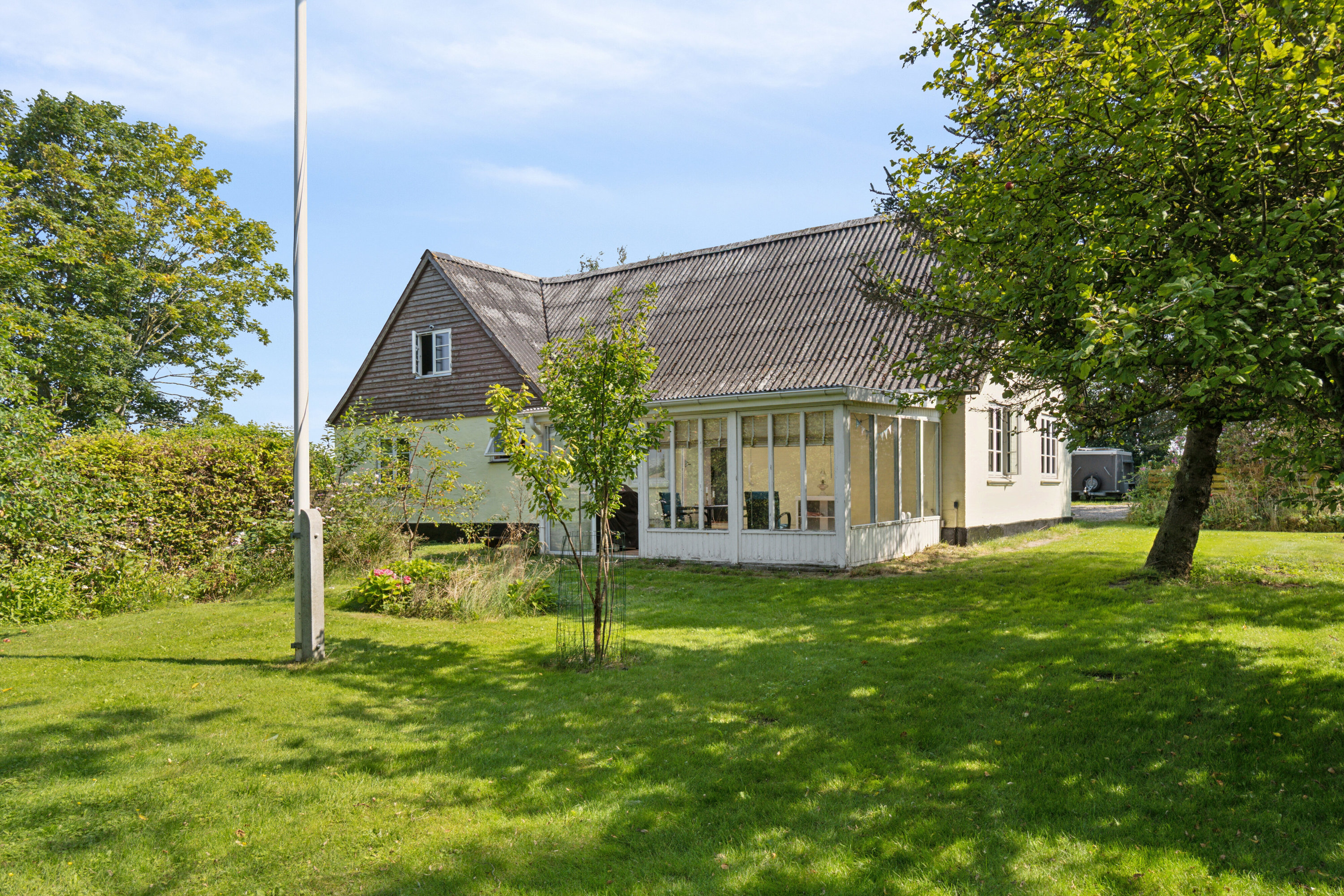 Fremhævet set fra haven billede i fuldskærmstilstand. Billede af Fugleholmvej 4, Hejninge, 4200 Slagelse