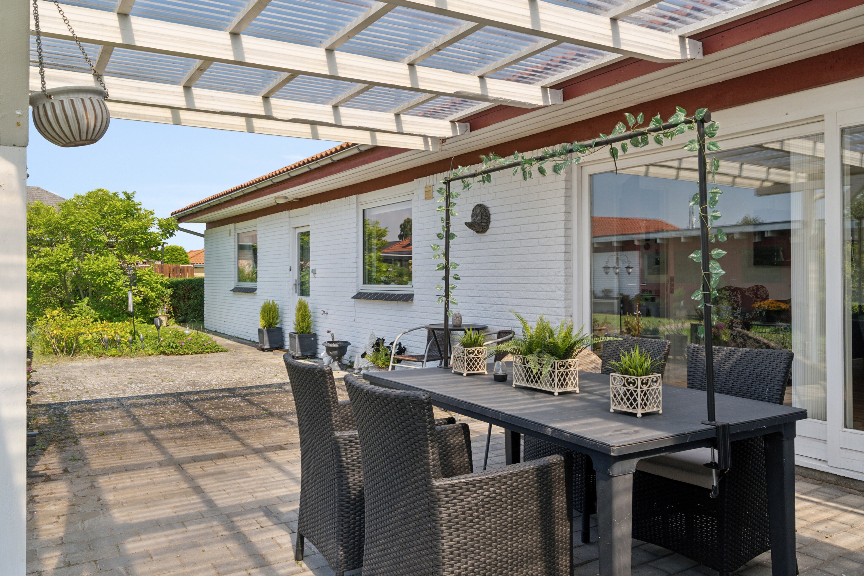 Fremhævet overdækket terrasse billede i fuldskærmstilstand. Billede af Mejsevænget 5, 4700 Næstved