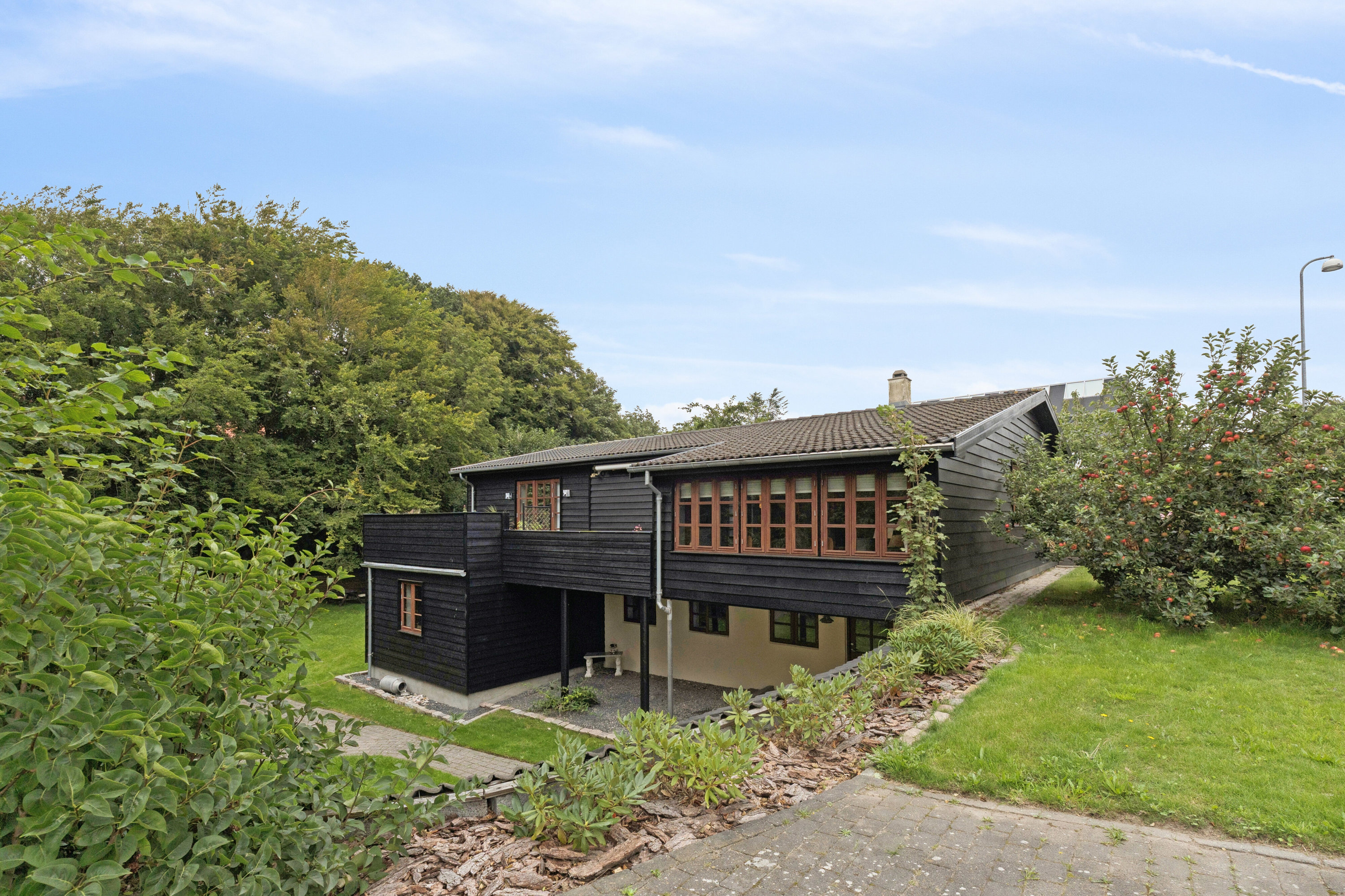 Miniaturebillede 1: set fra vejen. Billede af Elsagervej 40, 9800 Hjørring