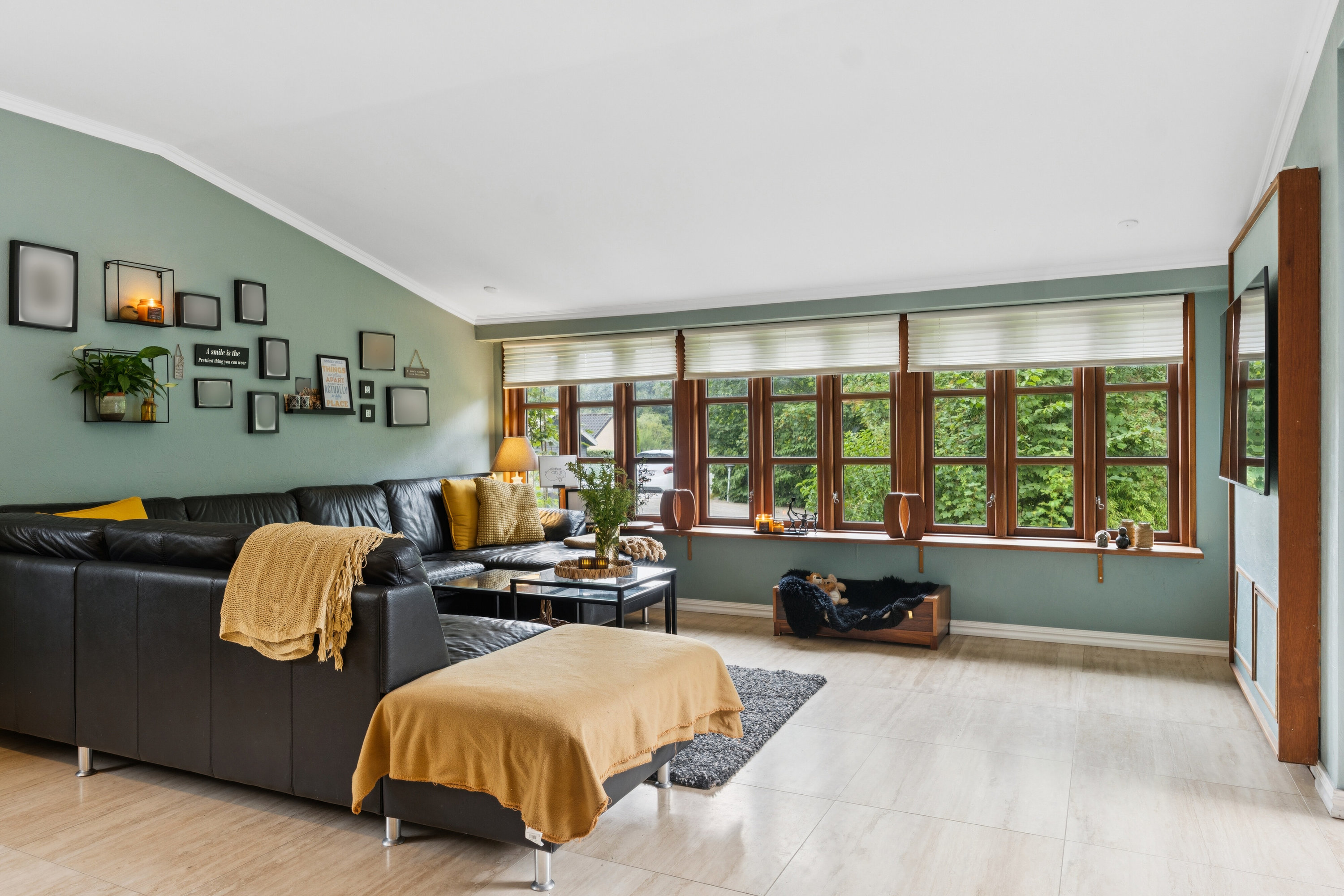 Fremhævet stue billede i fuldskærmstilstand. Billede af Elsagervej 40, 9800 Hjørring