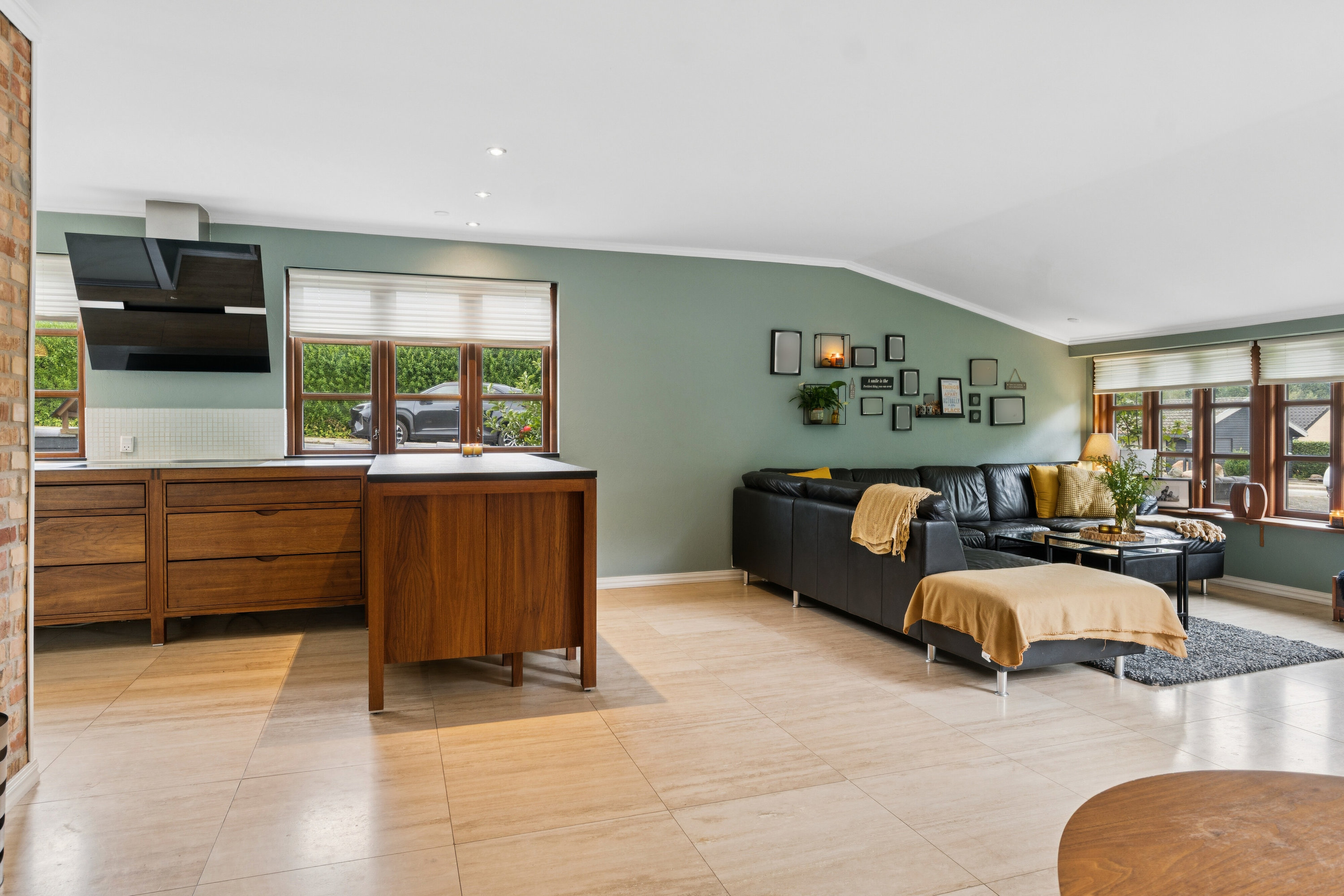 Fremhævet stue billede i fuldskærmstilstand. Billede af Elsagervej 40, 9800 Hjørring